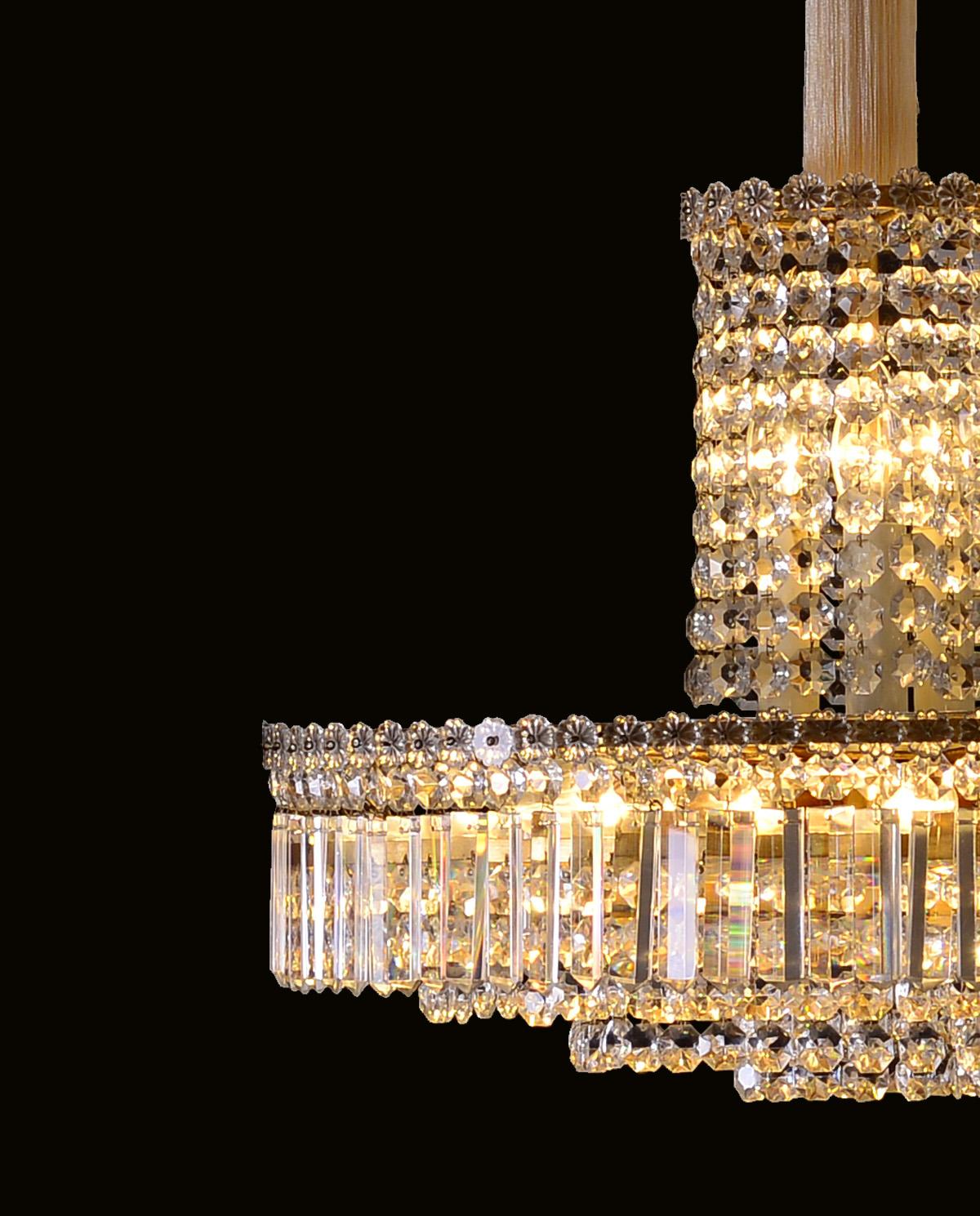 An unusual ten flames parlor chandelier with excellent glass-hangings. The indicated height is just the chandelier itself.