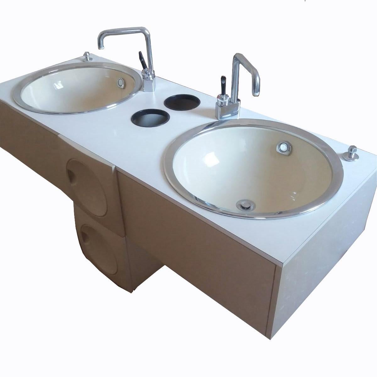 Original vintage bath interior furniture set dismantled from a showroom in late 1970s and stored for over 30 years.
Probably one of the few 1970s CRB sets existing in such a good condition.
Complete with period original faucets of high quality.
By