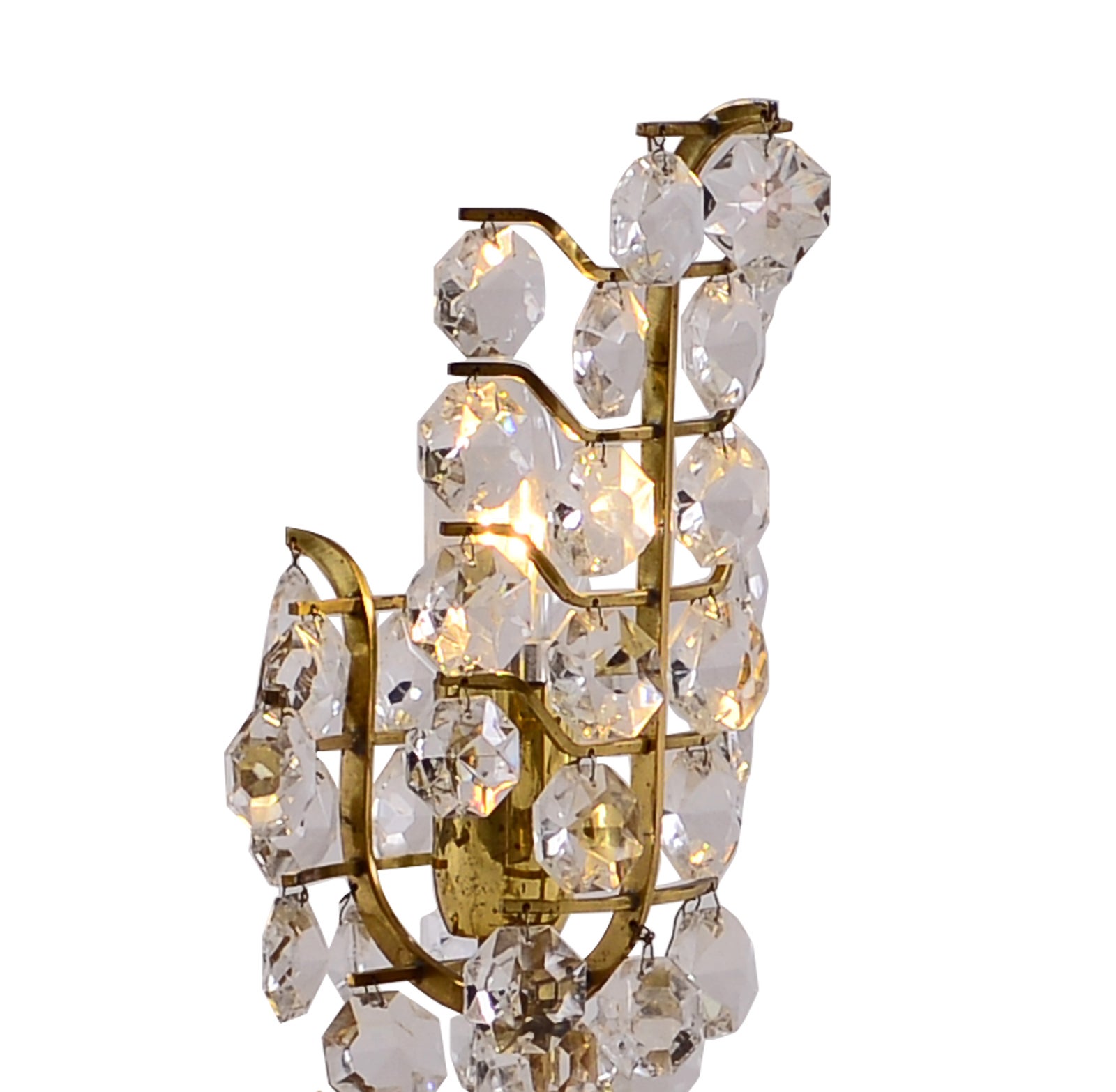 A very nice and well manufactured table lamp with hand-cut crystal hangings, one flame.
suitable for US.