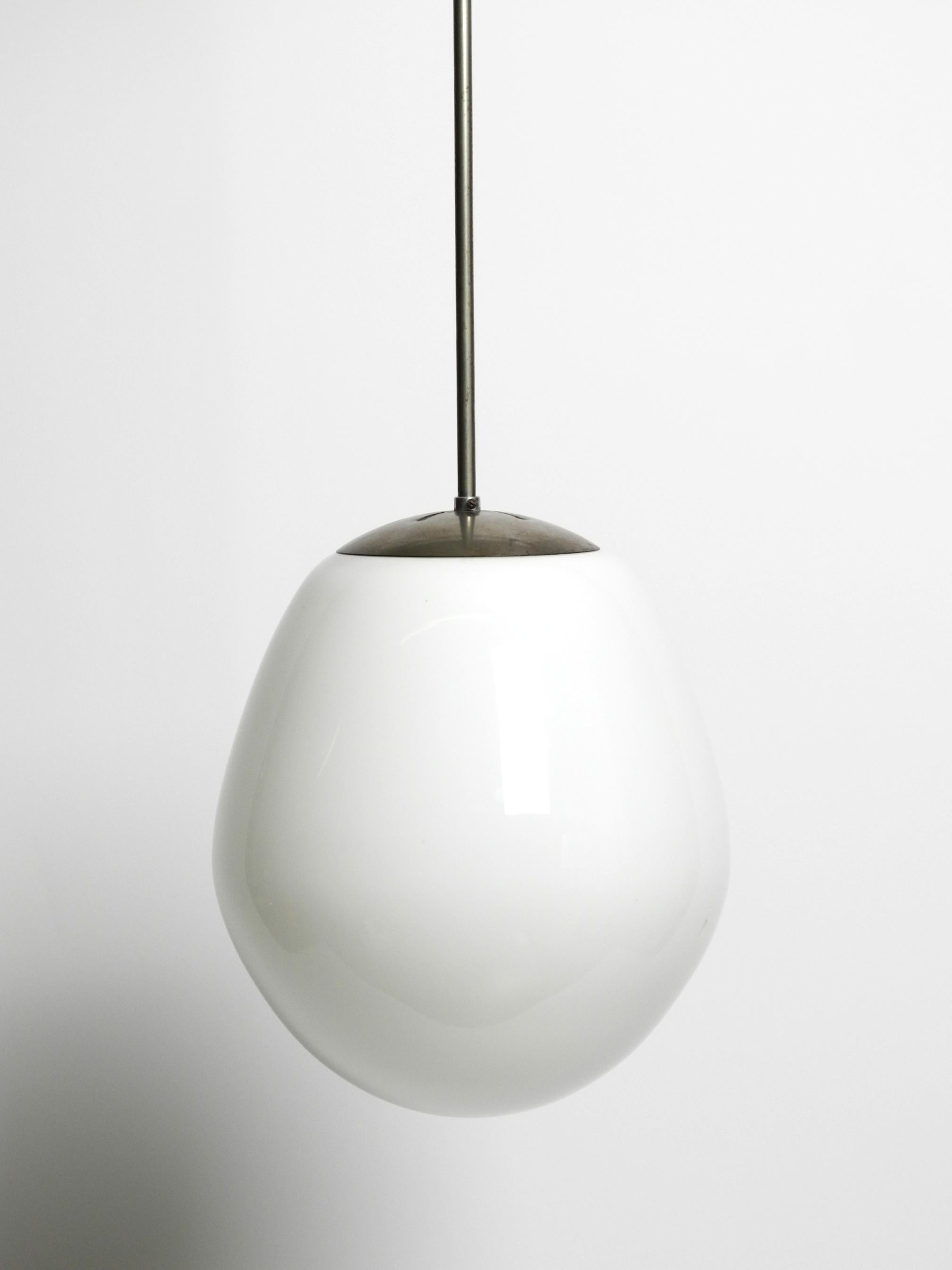 Lampada a sospensione in vetro originale del Mid Century Modernist XL Wagenfeld in vendita 6