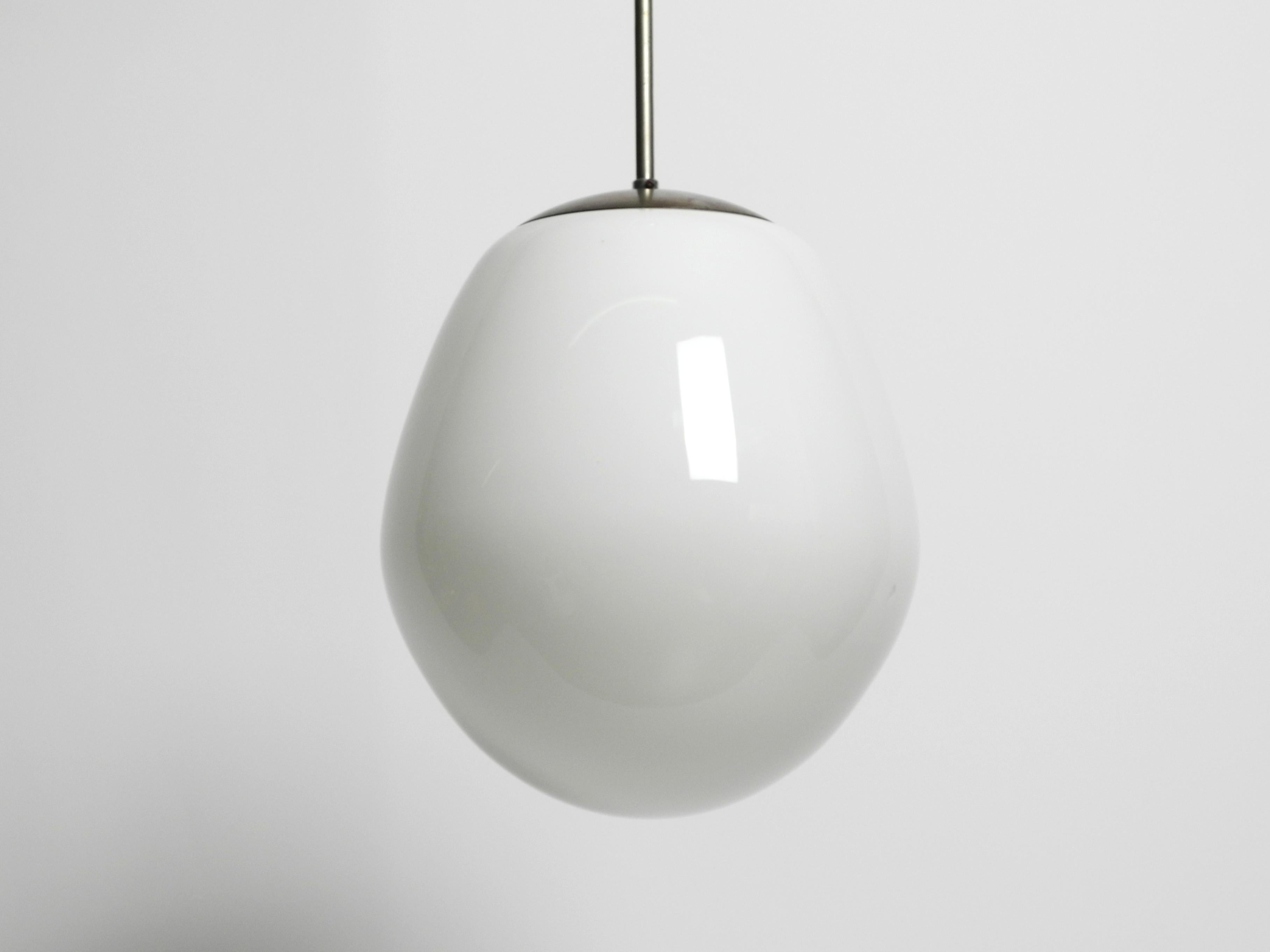 Mid-Century moderno Lampada a sospensione in vetro originale del Mid Century Modernist XL Wagenfeld in vendita