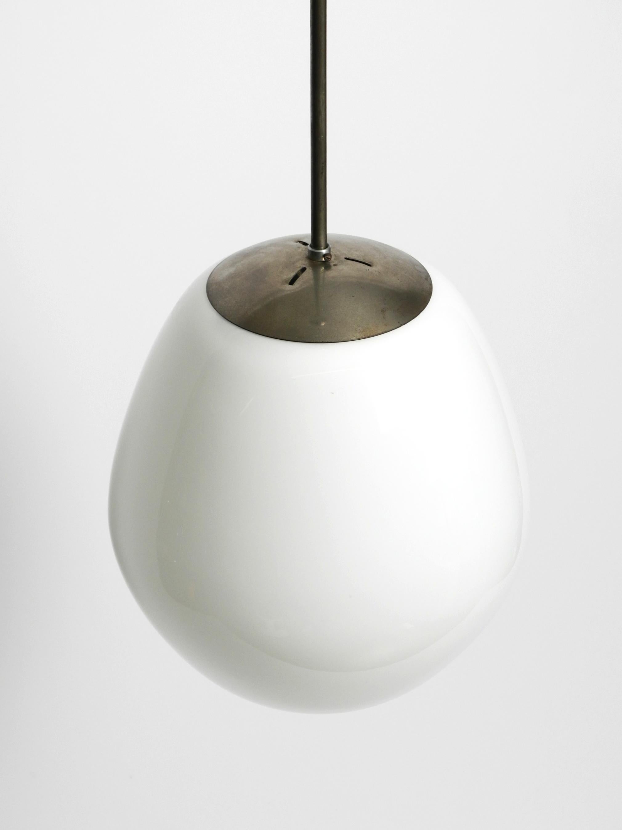 Tedesco Lampada a sospensione in vetro originale del Mid Century Modernist XL Wagenfeld in vendita