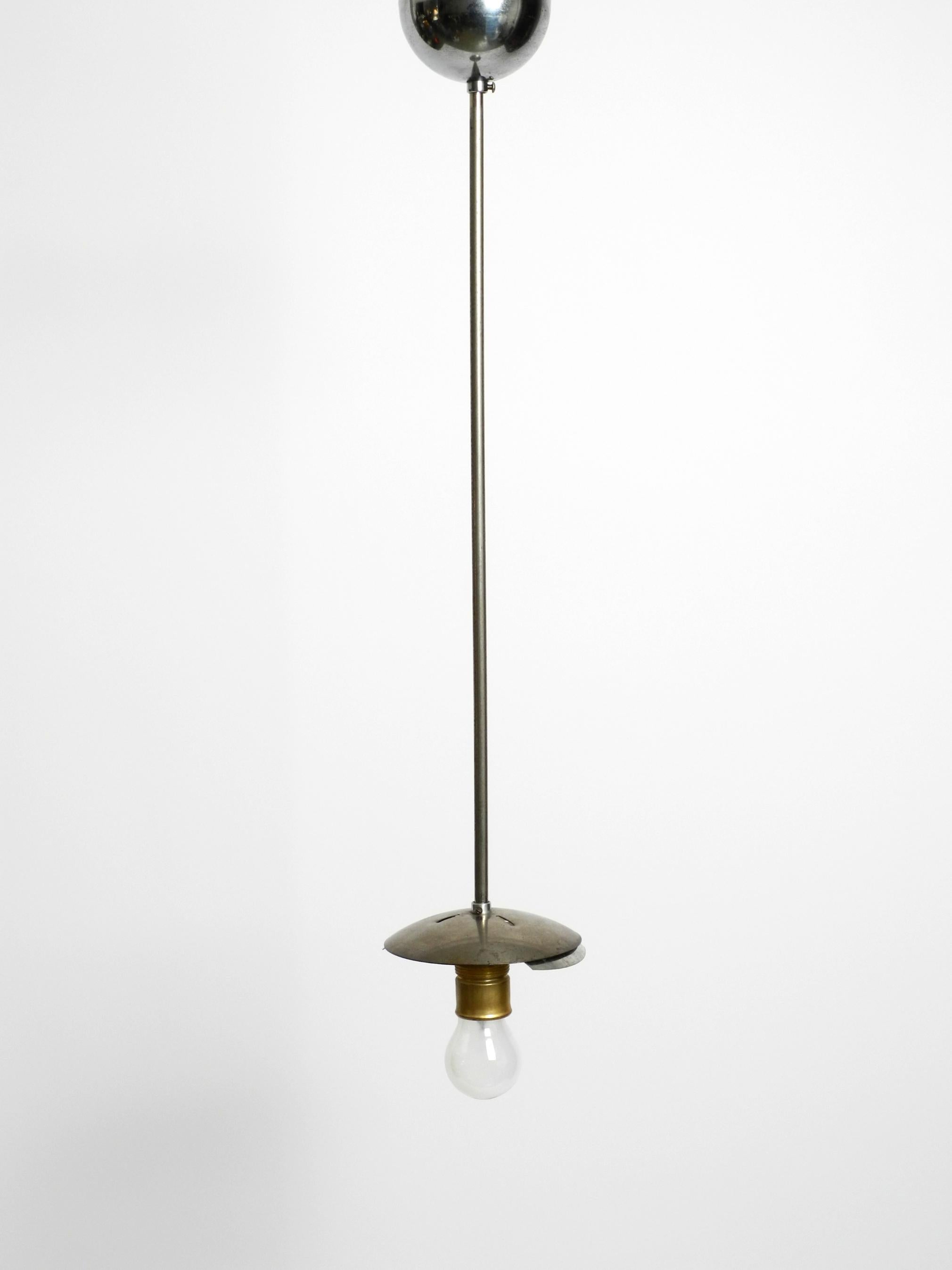 Lampada a sospensione in vetro originale del Mid Century Modernist XL Wagenfeld in vendita 1