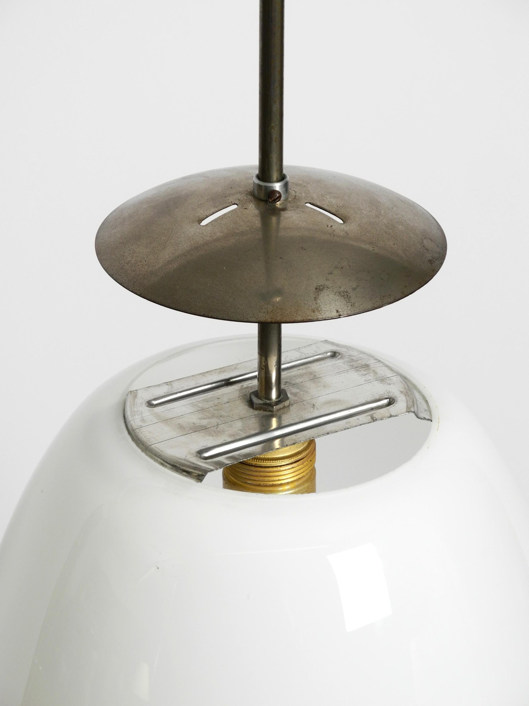Lampada a sospensione in vetro originale del Mid Century Modernist XL Wagenfeld in vendita 2