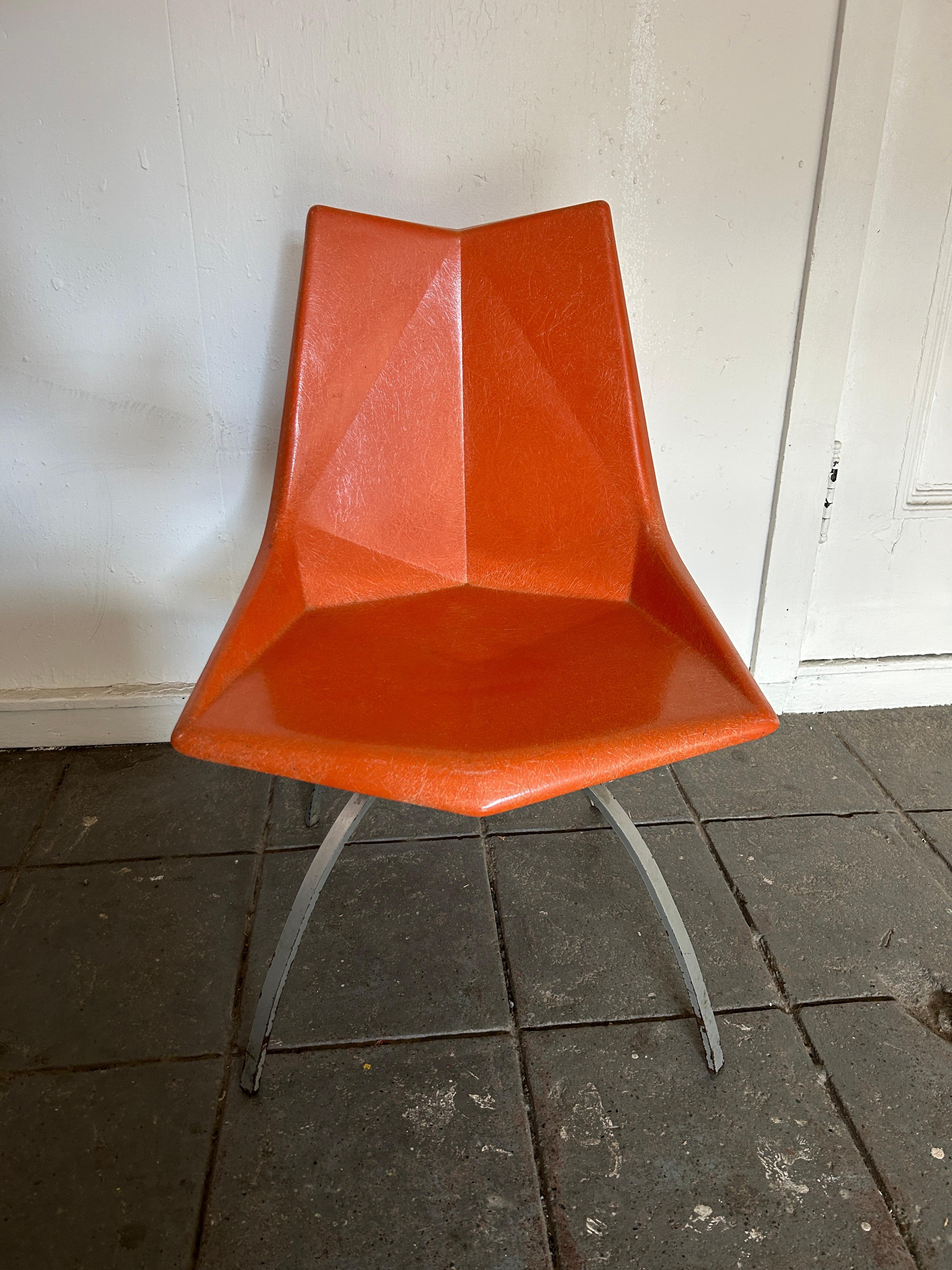 Original mid century orange Paul McCobb origami fiberglass shell has steel spider bases. Can be used inside or outside. These side chairs are by Paul McCobb by St. John Seating Corp. New York. Very rare chairs. Located in Brooklyn NYC.

(1) orange