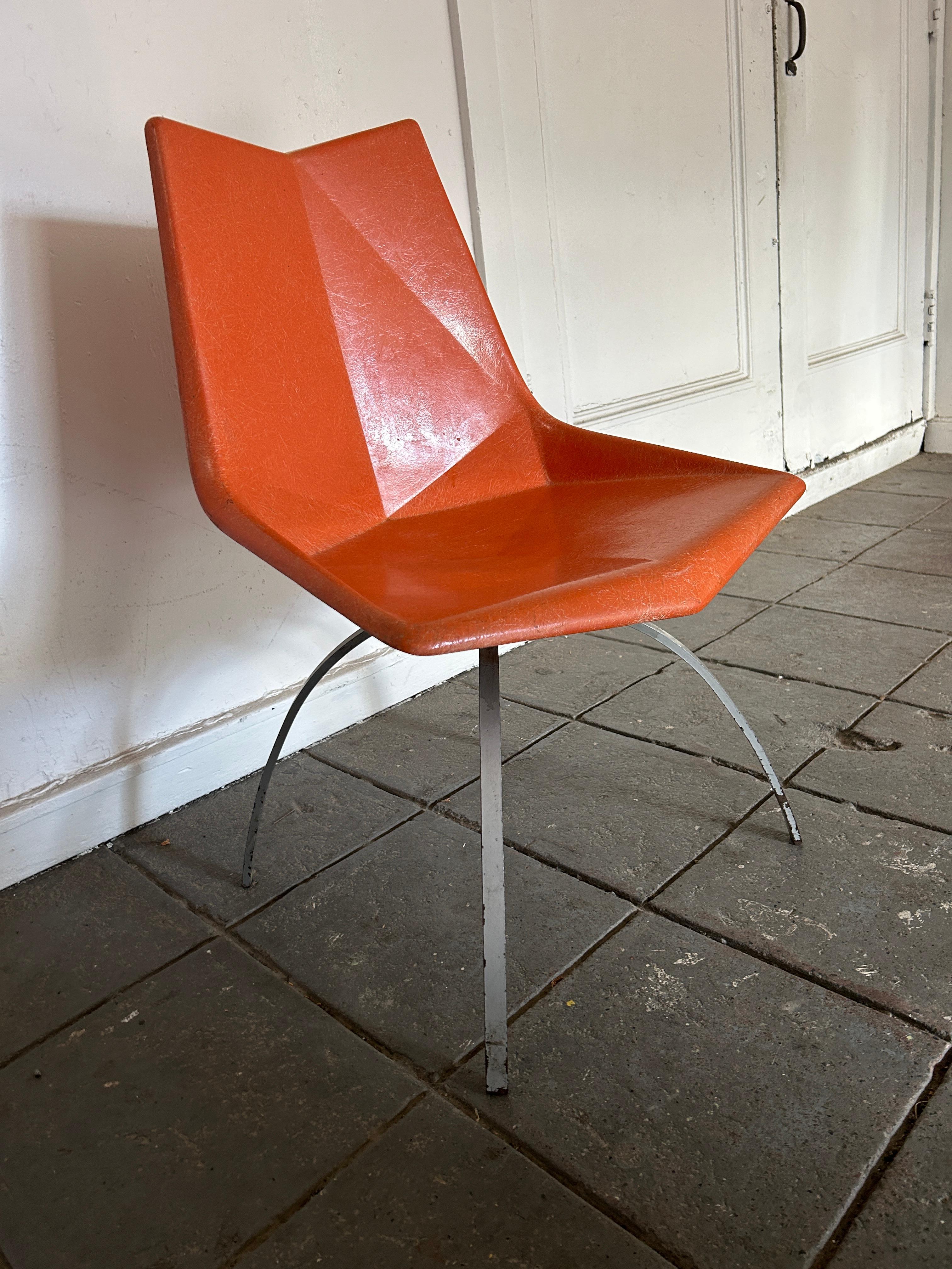 American Original Mid century orange Paul McCobb Origami Fiberglass Chair spider base For Sale