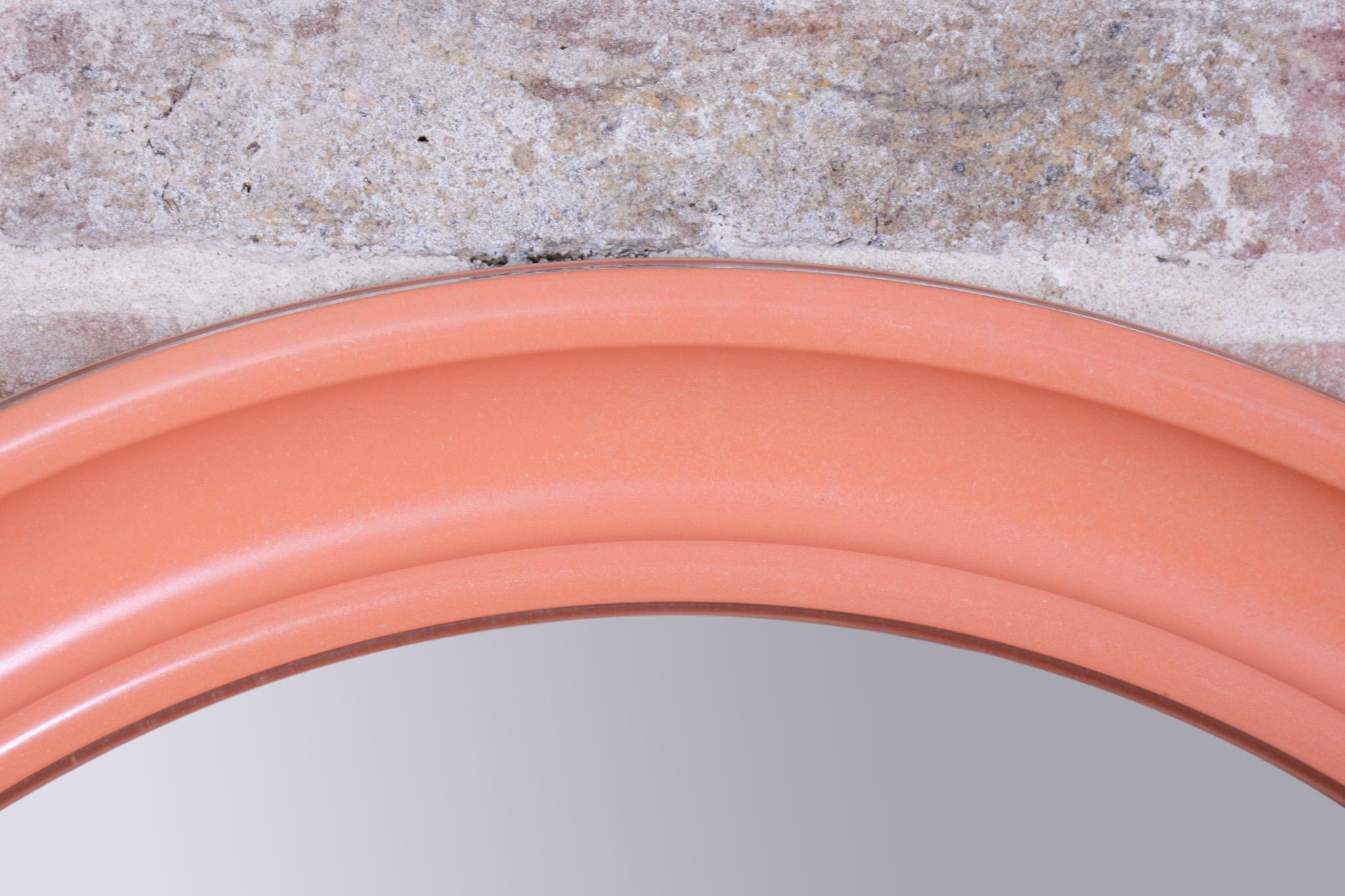 Specchio rosa originale di metà secolo, cornice in plastica, Italia, anni '60 In condizioni buone in vendita a Brandys nad Labem, Středočeský kraj