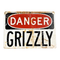 Cartello di avvertimento in porcellana originale della metà del secolo, "Pericolo - Grizzly".