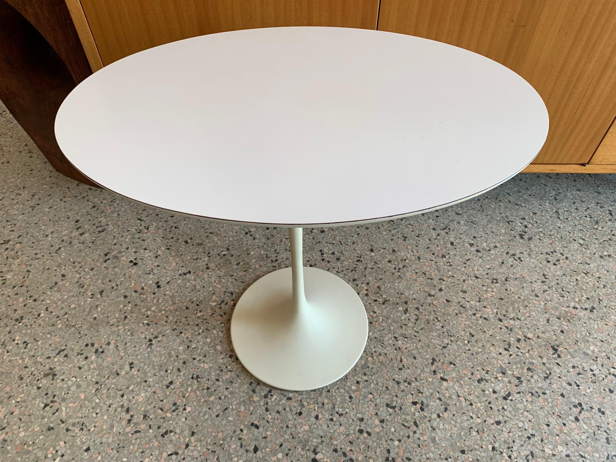 Original Midcentury Saarinen for Knoll Oval Tulip Pedestal Table In Good Condition In St.Petersburg, FL