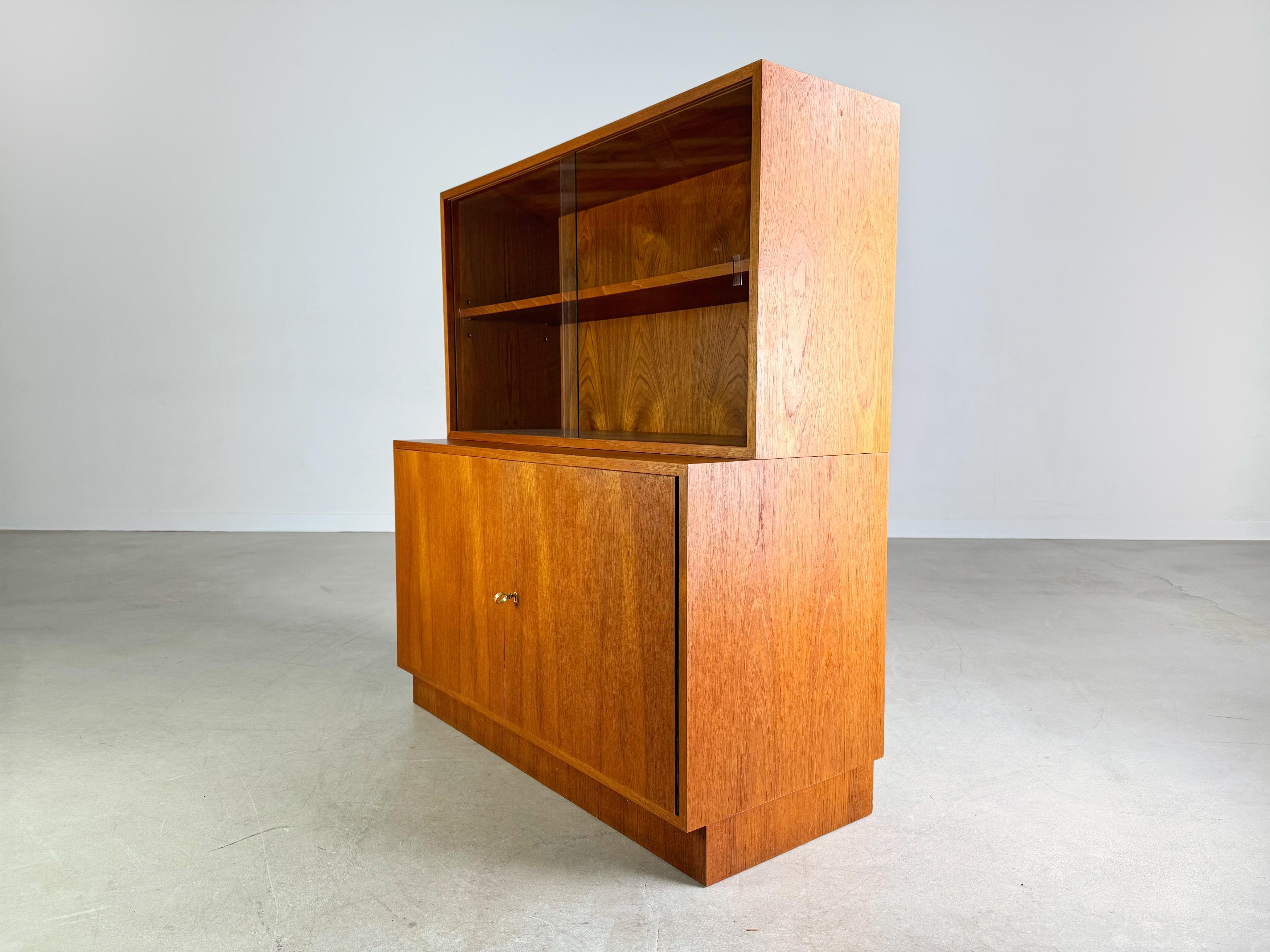 Milieu du XXe siècle Original Mid Century Schrank Anrichte WK Möbel Georg Satink Teak en vente