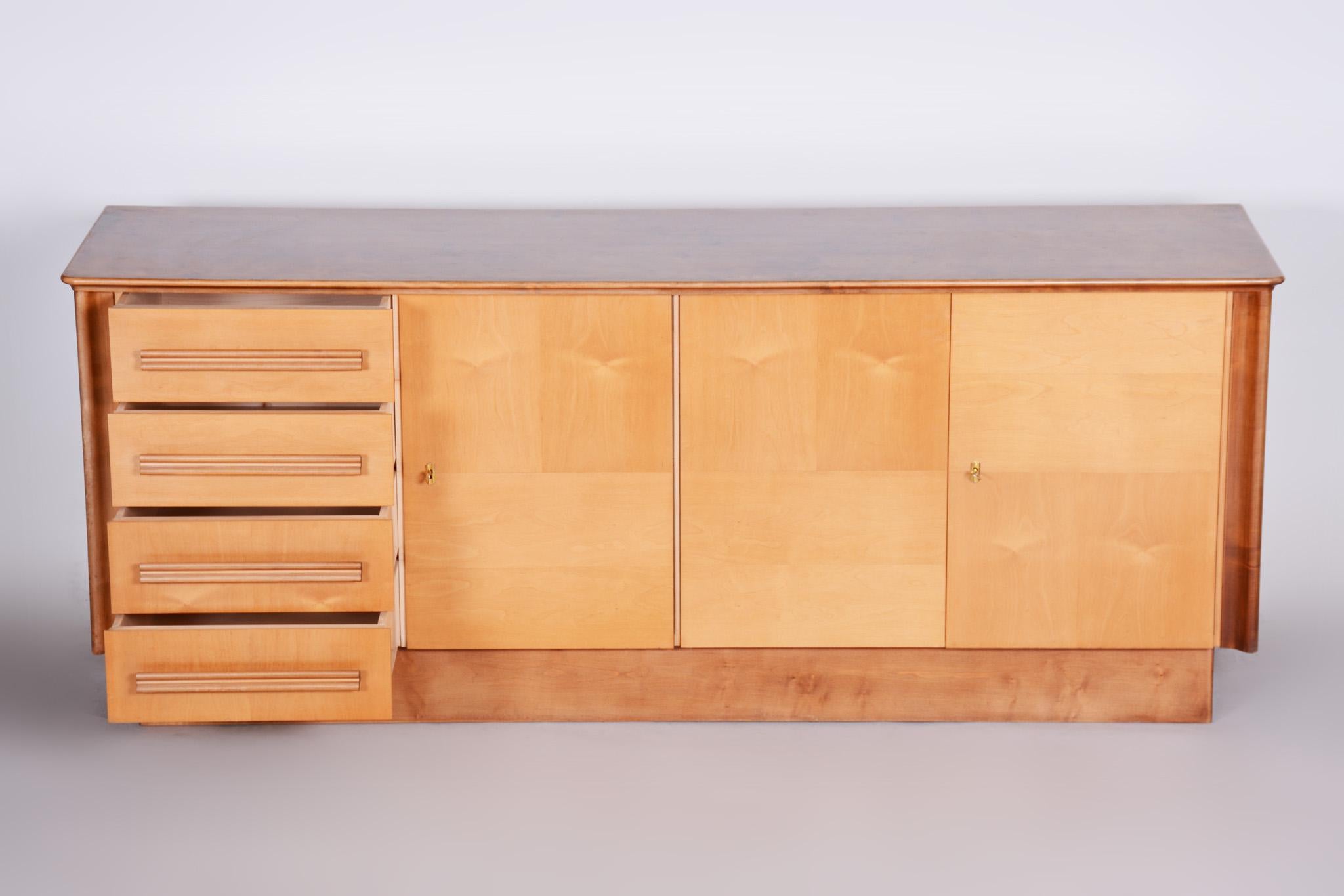 Original Mid-Century Sideboard, Maple, Well Preserved, Czech, 1950s In Good Condition For Sale In Brandys nad Labem, Středočeský kraj
