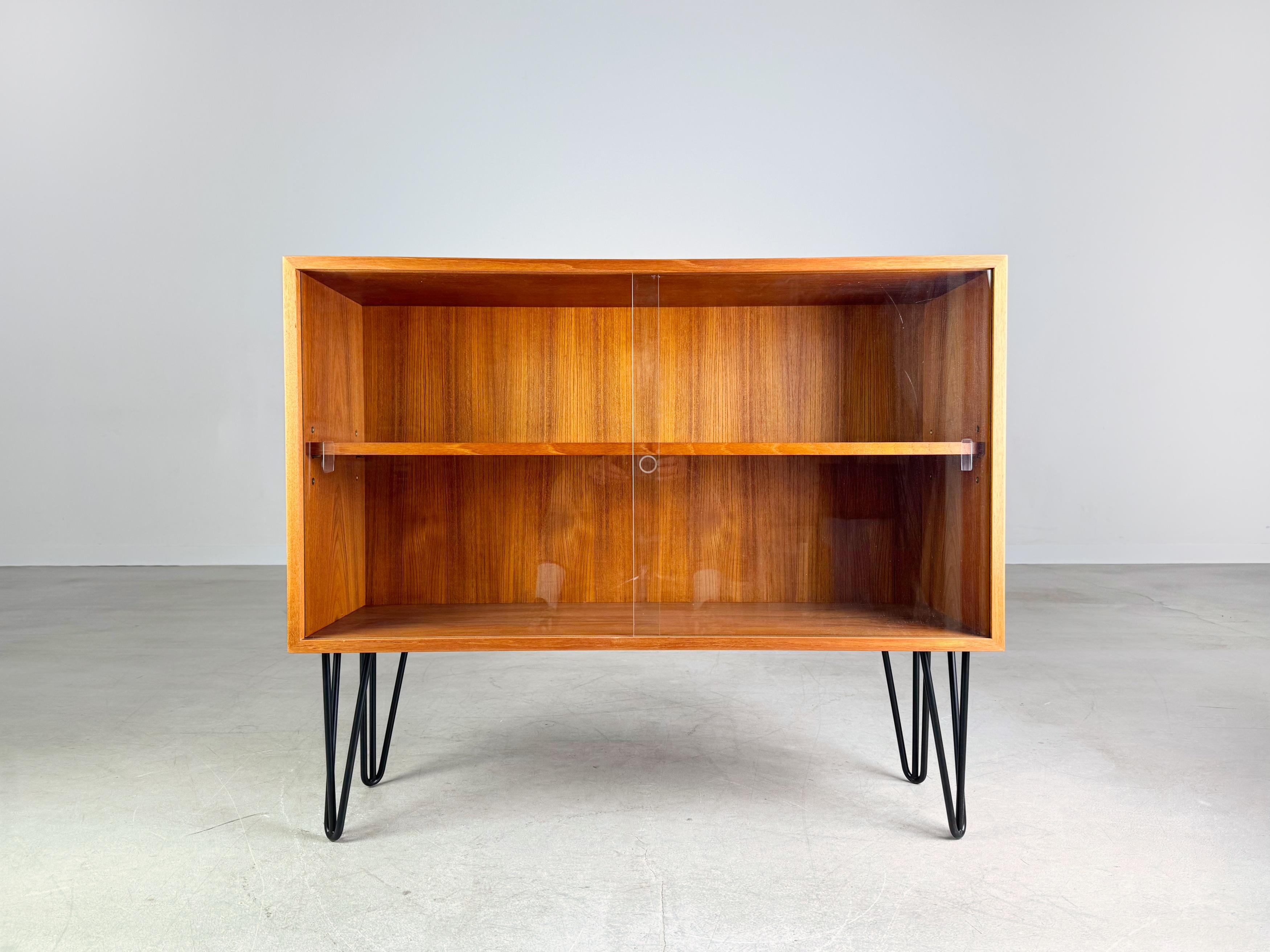 Mid-Century Modern Original Mid Century Sideboard WK Möbel Georg Satink Teak Hairpin en vente