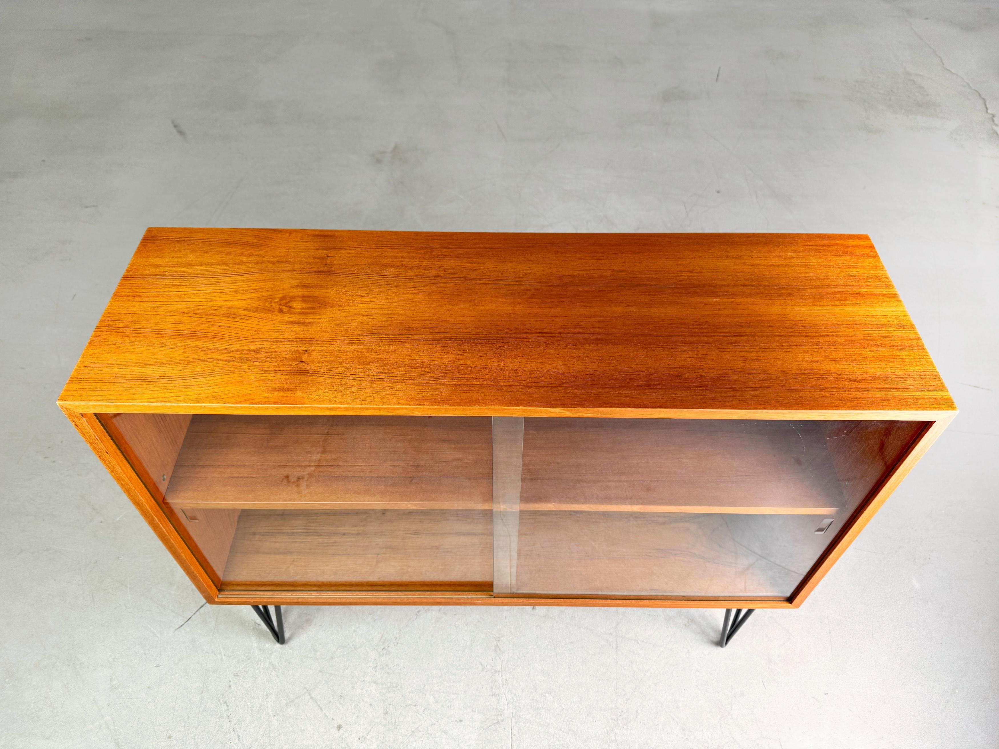 Allemand Original Mid Century Sideboard WK Möbel Georg Satink Teak Hairpin en vente