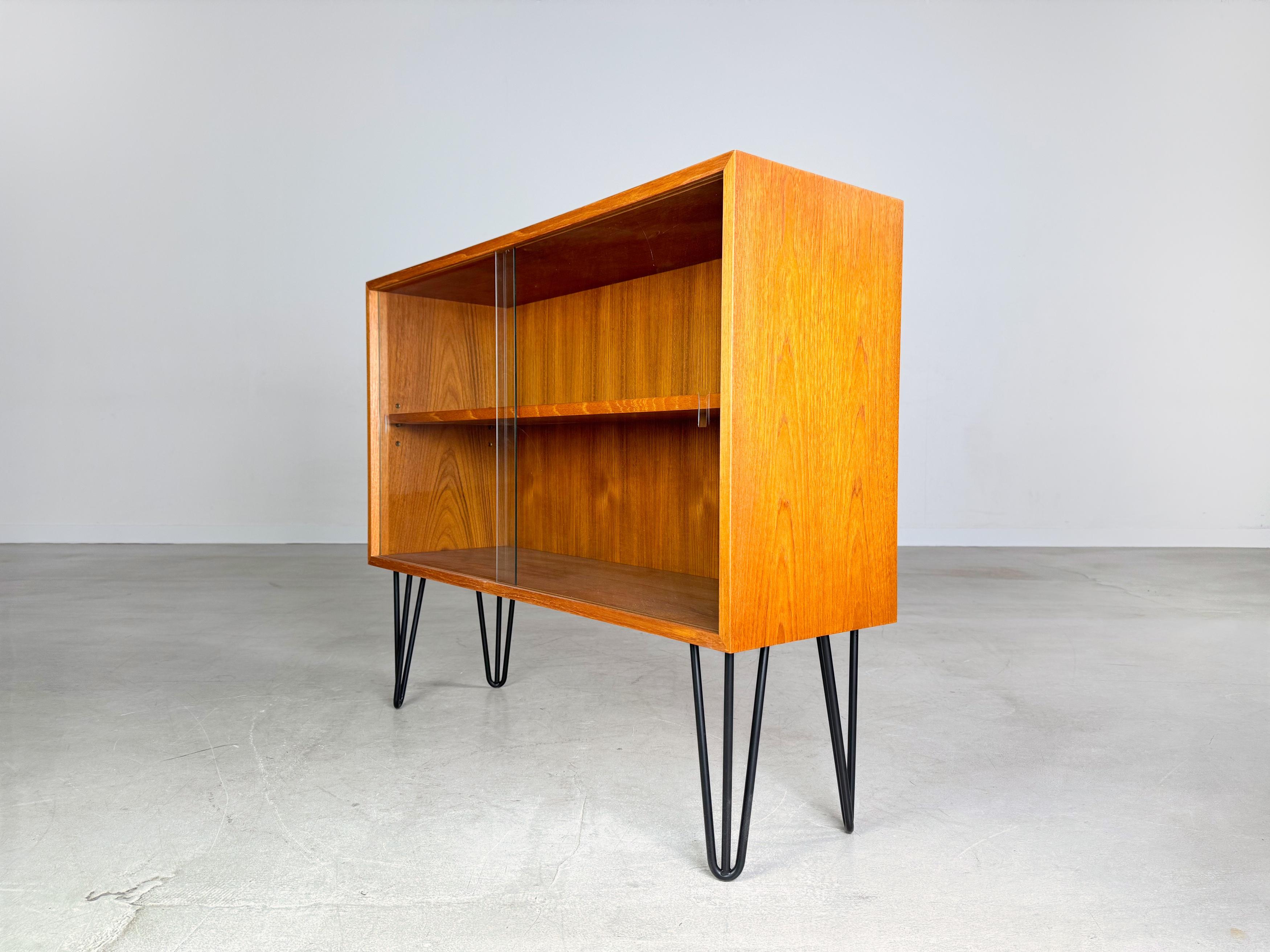 Teck Original Mid Century Sideboard WK Möbel Georg Satink Teak Hairpin en vente