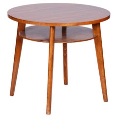 Kleiner runder Tisch aus der Mitte des Jahrhunderts von JITONA, Buche, Nussbaum, Tschechien, 1950er Jahre