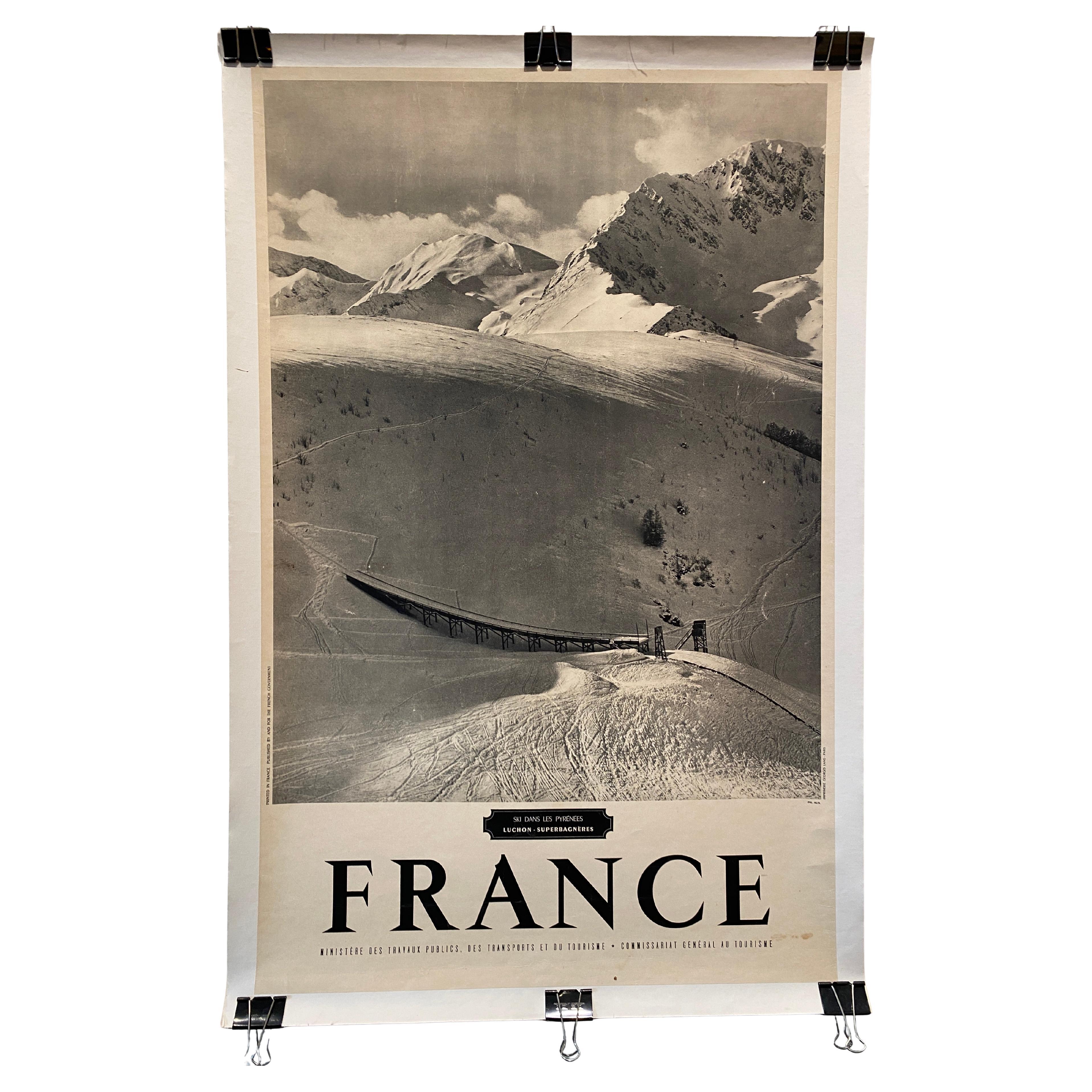 Si tratta di un poster originale d'epoca che promuove lo sci nei Pirenei,  è stato commissionato dal governo francese. Questo poster è rivestito di lino per preservarlo ed è in condizioni eccellenti.


Anno	
1958

Dimensioni	
62 X 101