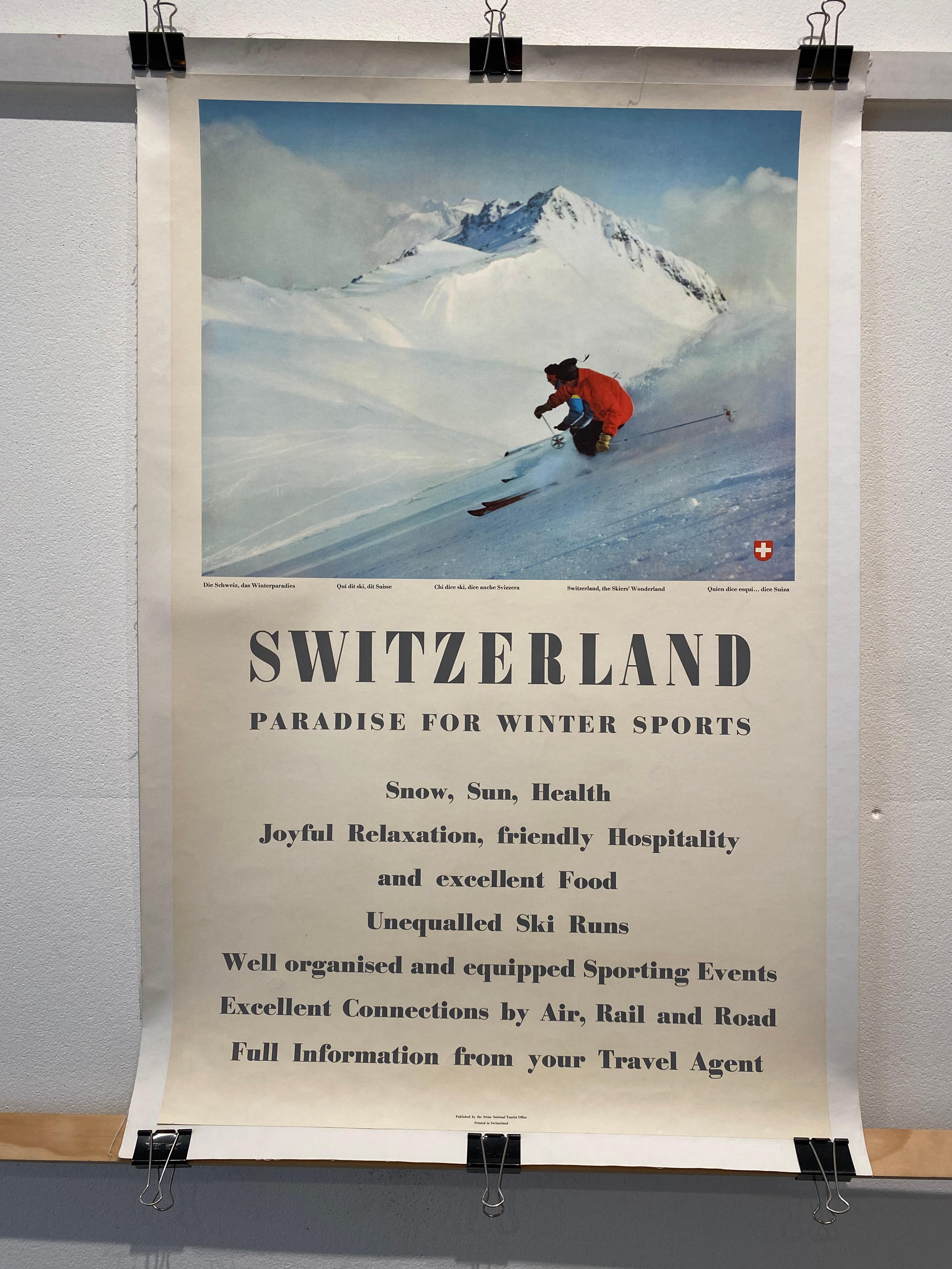 Il s'agit d'une affiche originale d'époque, qui fait la promotion du ski en Suisse. 

Il s'agit d'une affiche originale d'époque. 


Artistics	
Anonyme

Année	
1980s

Dimensions	
108 x 70cm

Condit	
Bon

