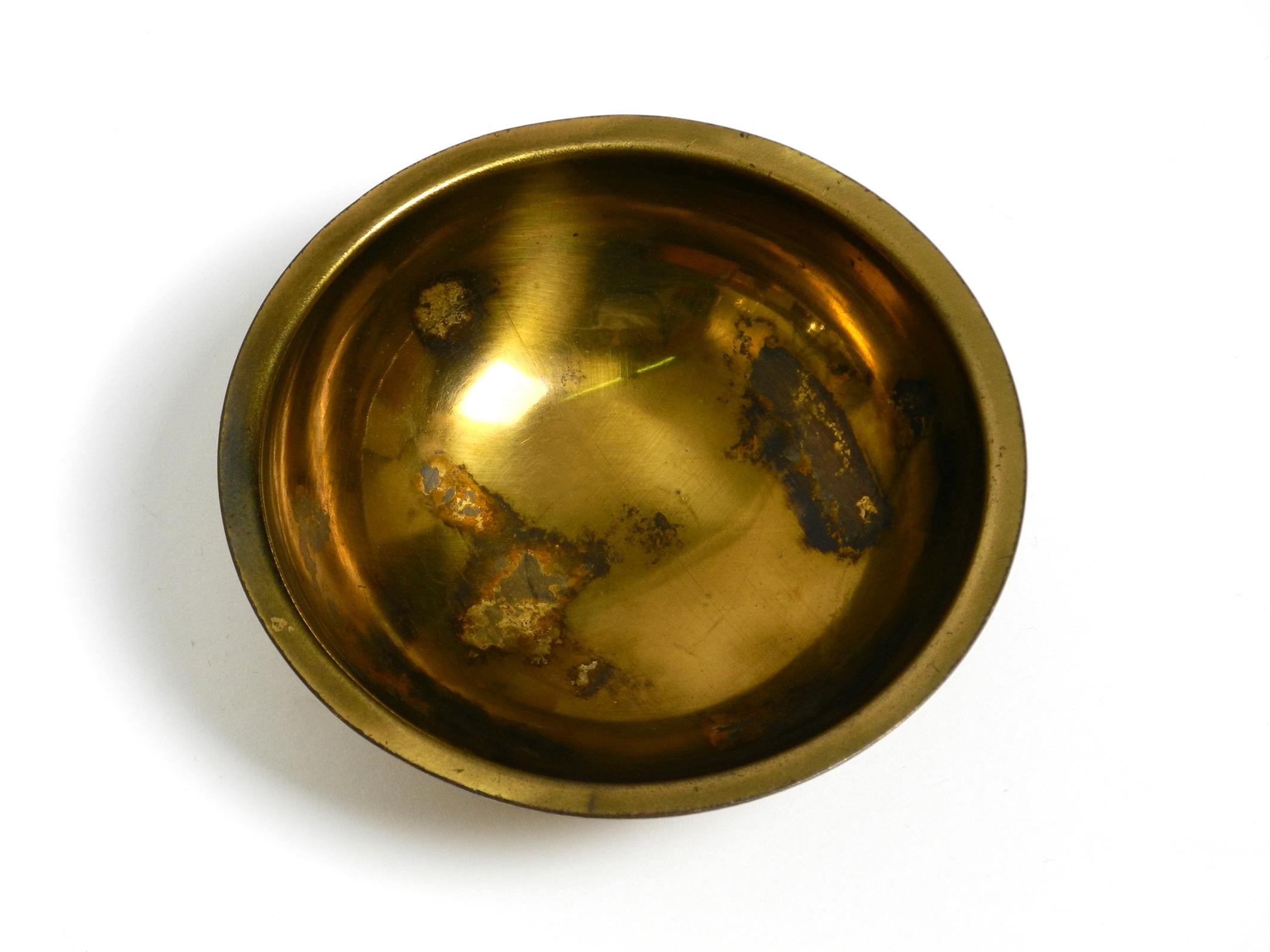 Original Mid Century Tripod iron stand ashtray with a brass bowl (cendrier sur pied en fer tripode avec un bol en laiton) en vente 4