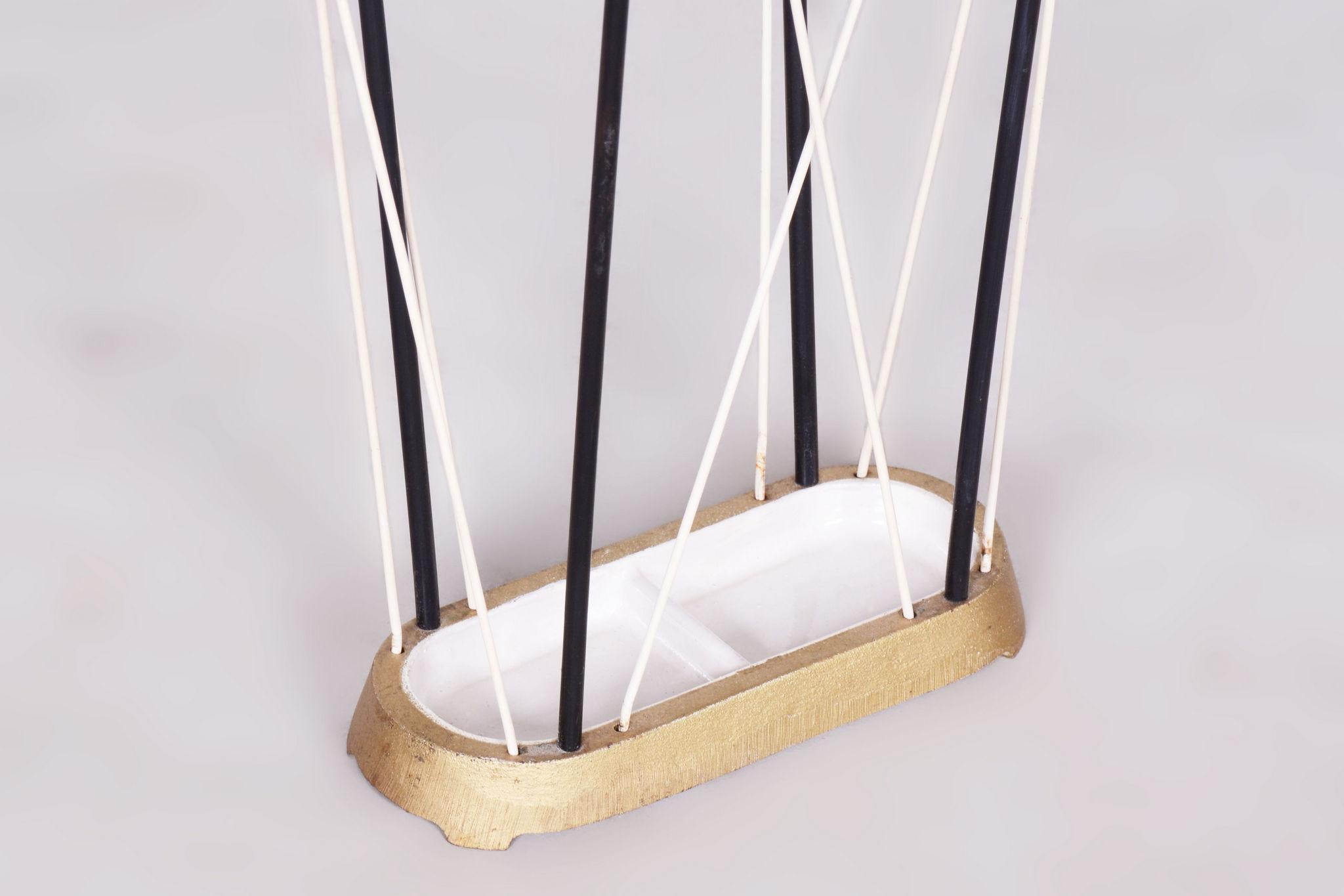 Porte-parapluies original du milieu du siècle, métal, bien conservé, tchèque, années 1950 Bon état - En vente à Brandys nad Labem, Středočeský kraj