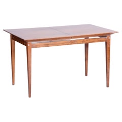 Table pliante originale en noyer du milieu du siècle, fabriquée par Mier Topolcany, République tchèque, années 1950