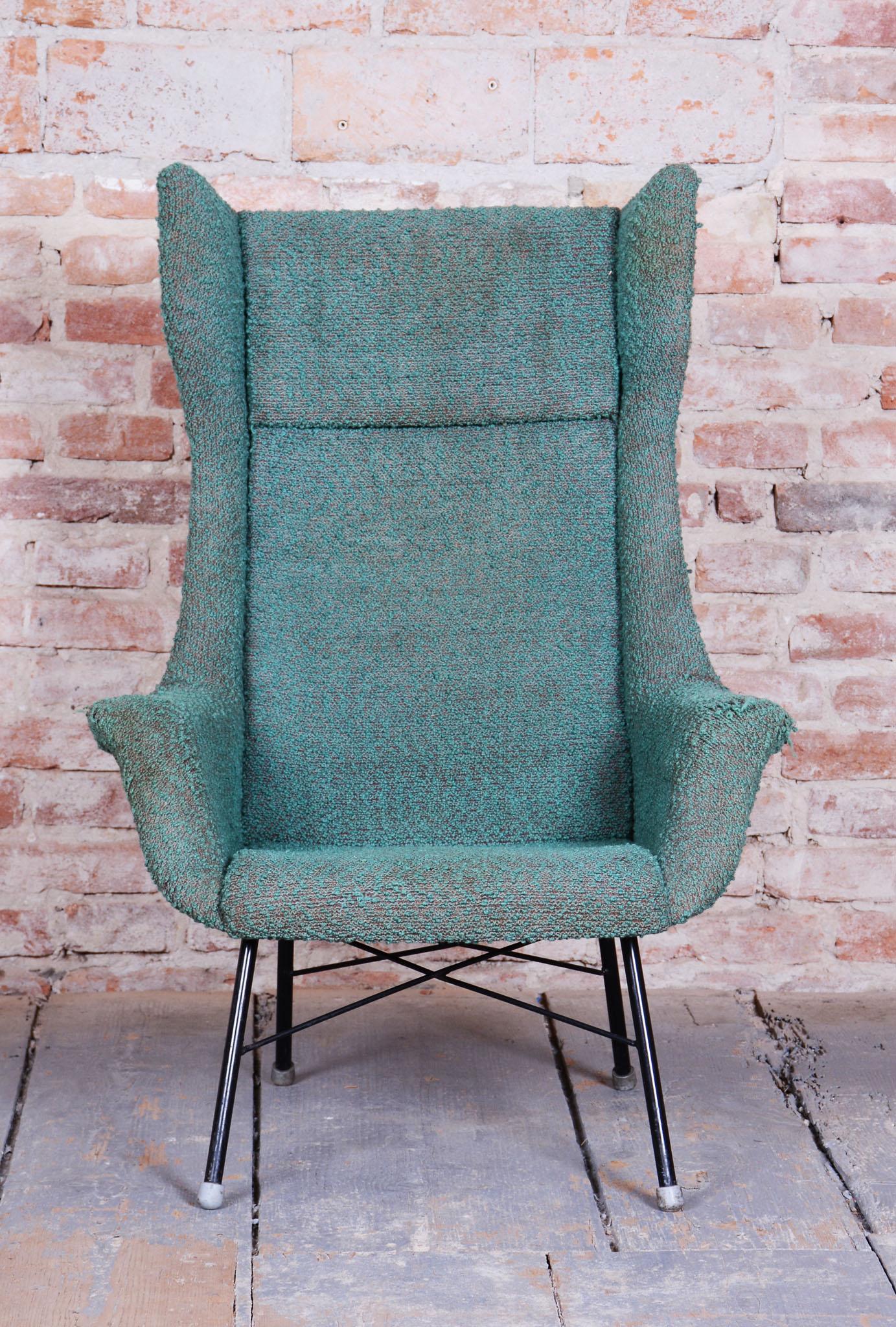 Original Mid-Century Wingchair, by Miroslav Navratil, Fiberglass, Czech, 1960s In Good Condition For Sale In Brandys nad Labem, Středočeský kraj