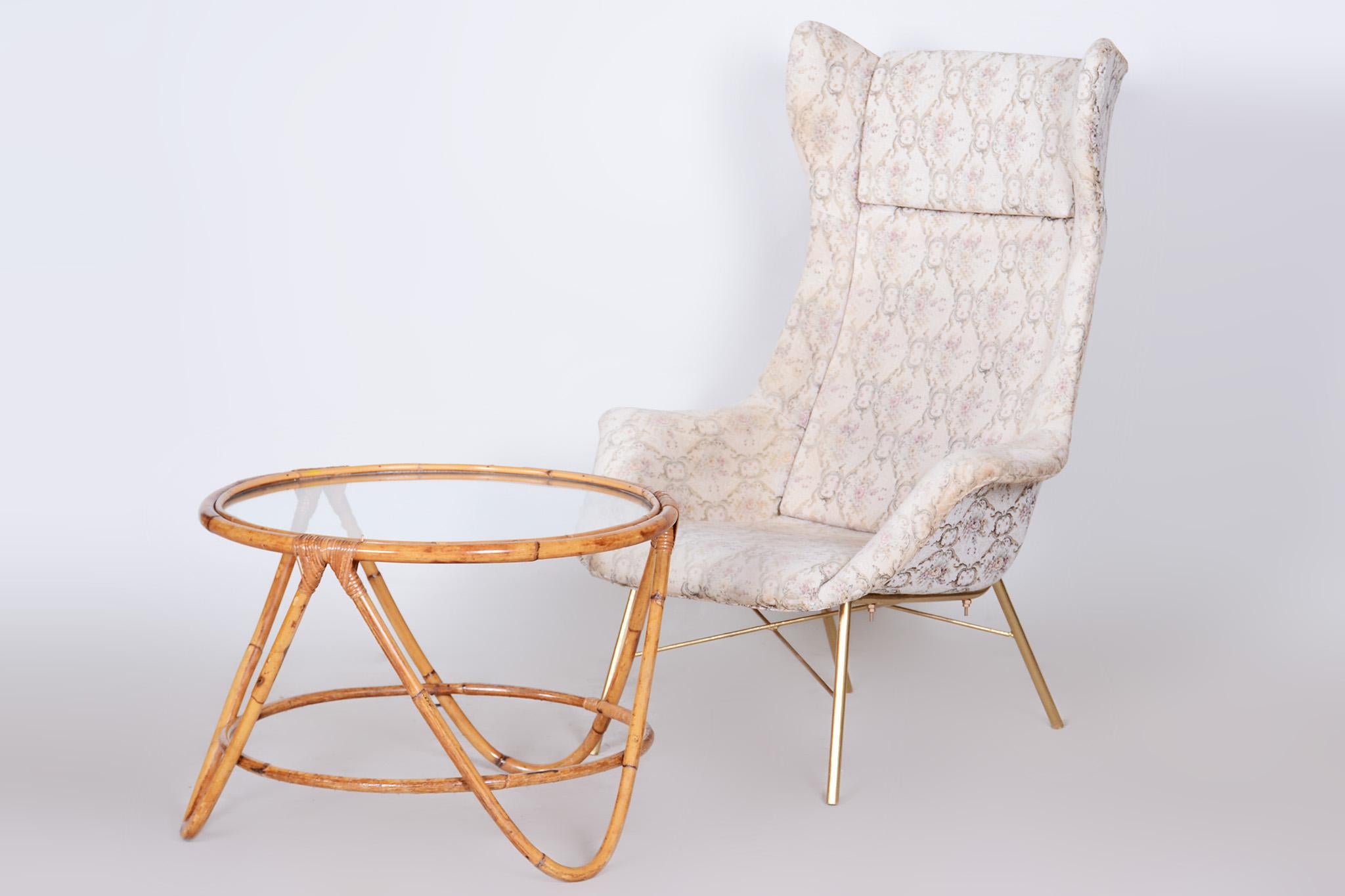 Original midcentury wing chair.

Designer: Miroslav Navratil
Source: Czechia
Period: 1950-1959
Material: Laminat, Tubular construction

Well preserved condition.