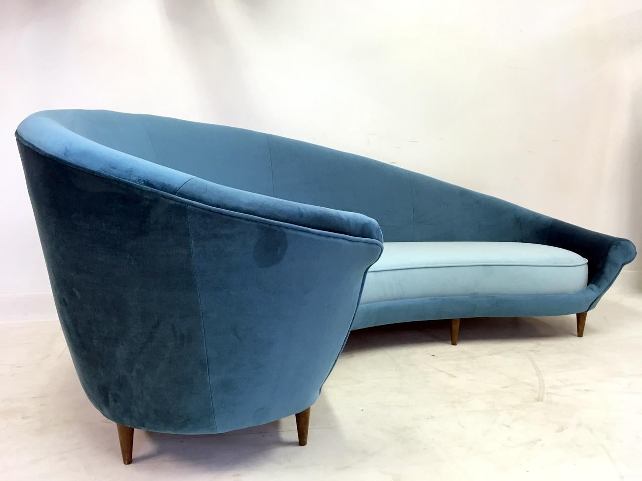Original Midcentury, 1950s Italian Curved Sofa in Velvet In Good Condition In London, London