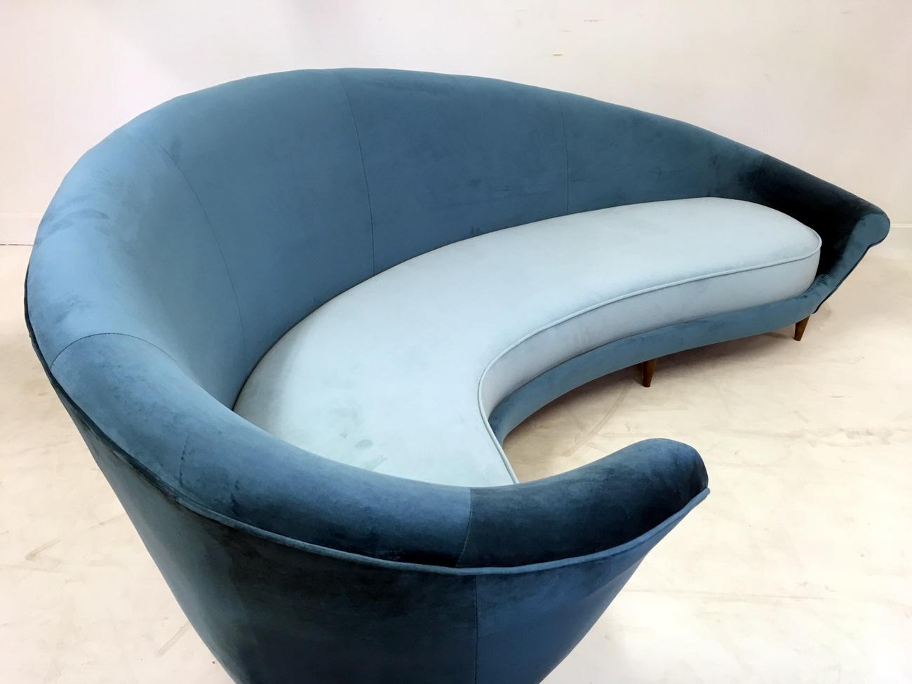 20th Century Original Midcentury, 1950s Italian Curved Sofa in Velvet