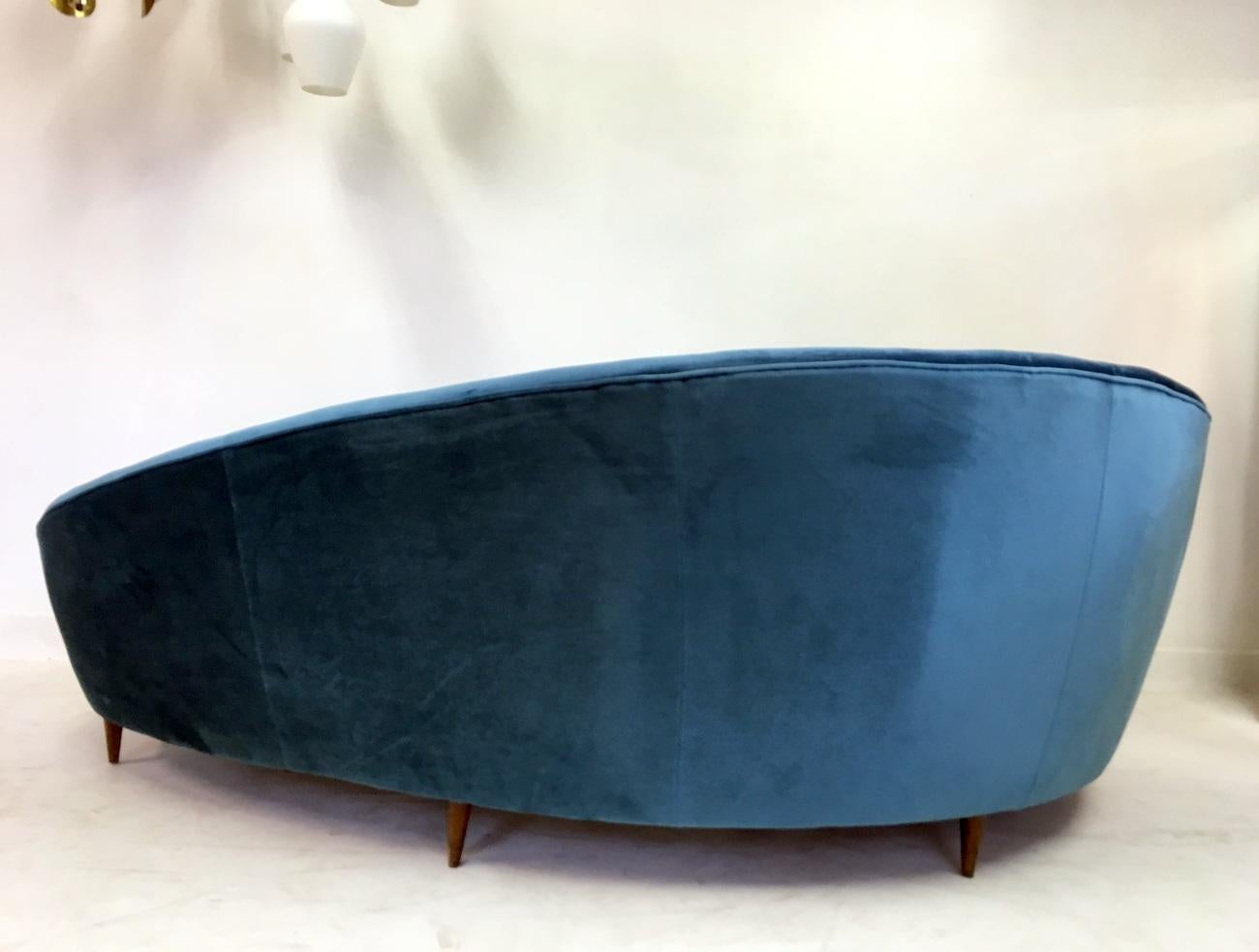 Original Midcentury, 1950s Italian Curved Sofa in Velvet 1