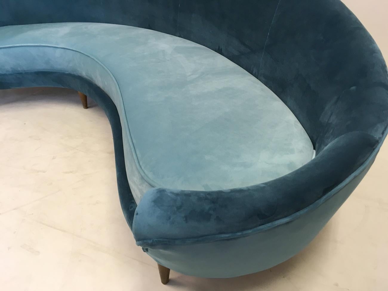 Original Midcentury, 1950s Italian Curved Sofa in Velvet 2