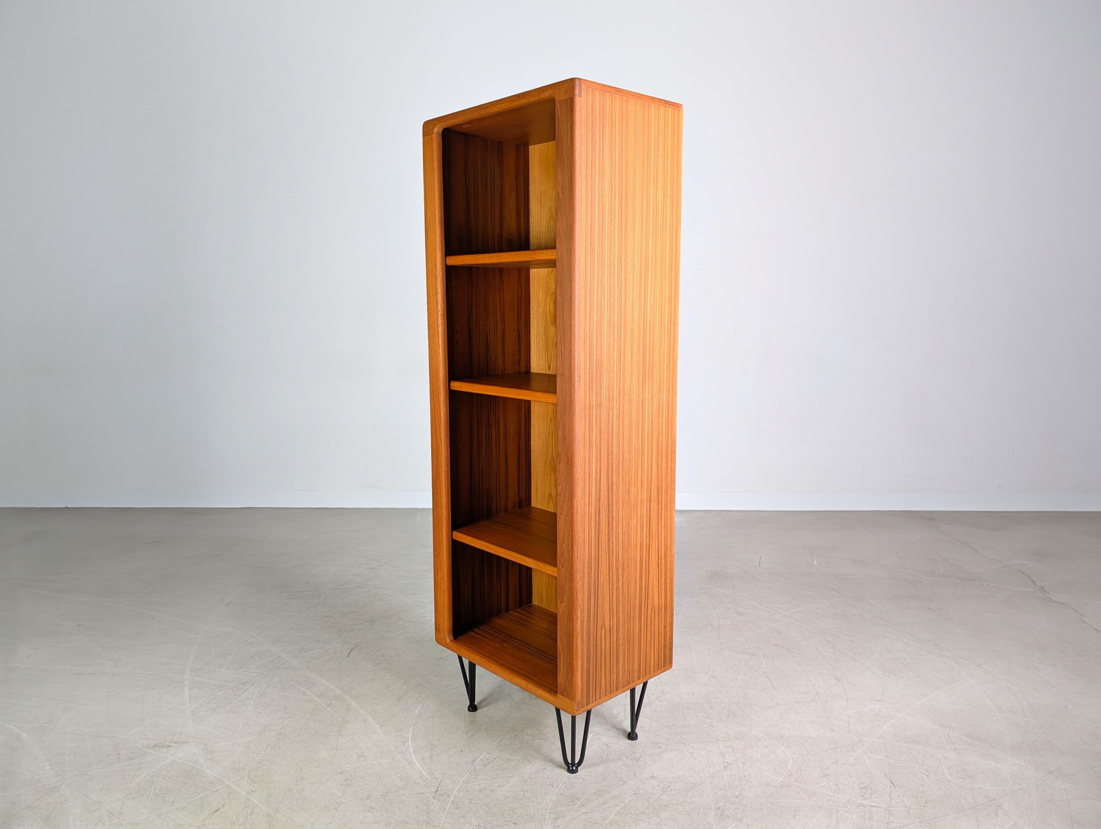 Unknown Original Midcentury Bücherregal Teak Anrichte danish Vintage For Sale
