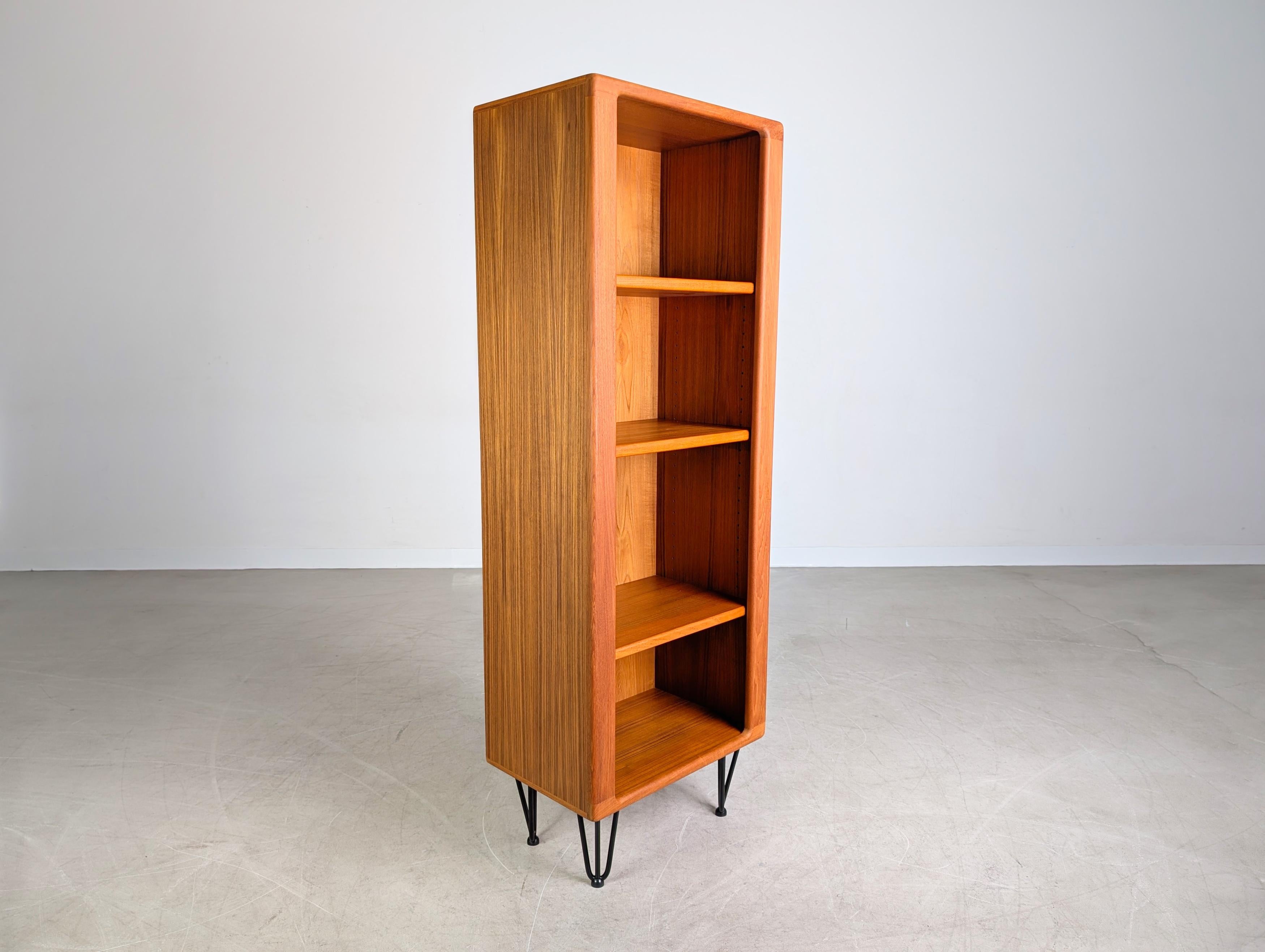 Original Midcentury Bücherregal Teak Anrichte danish Vintage In Good Condition For Sale In Berlin, DE