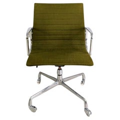 Original Midcentury Bürostuhl Herman Miller EA 117 Eames grün