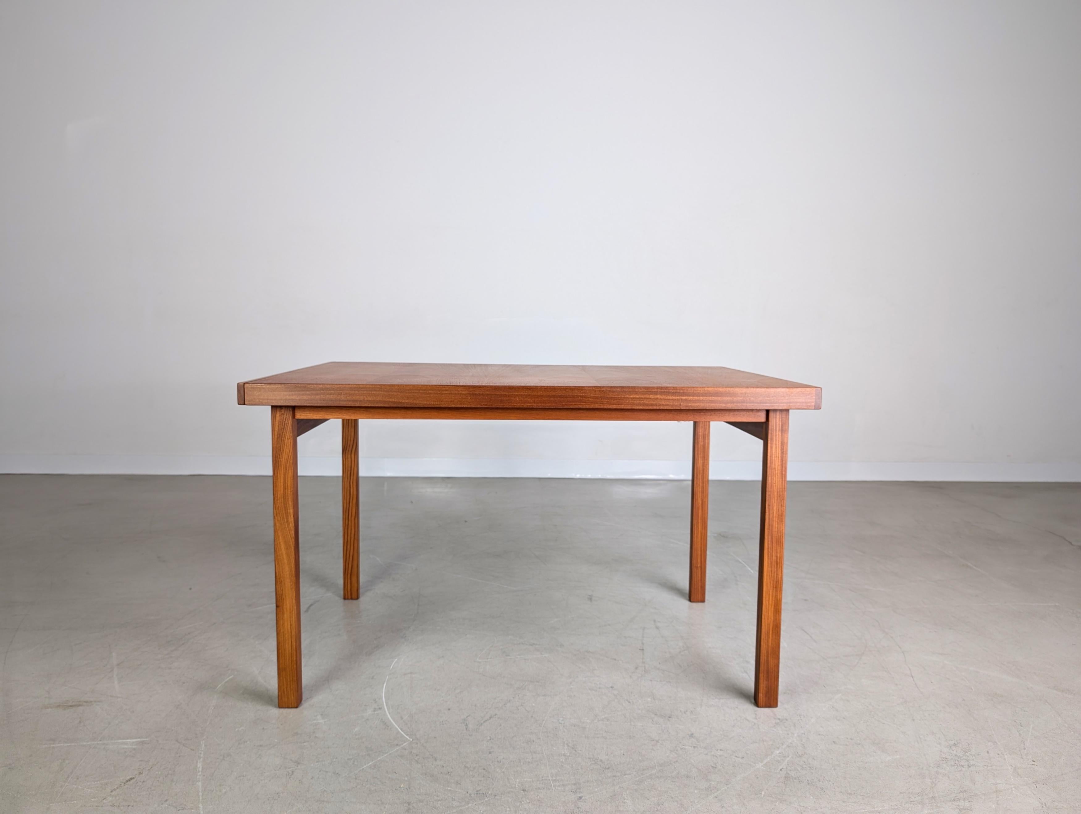 Mid-Century moderno Esstisch originale di metà secolo Asko Finnland Pippo Teak ausziehbar in vendita
