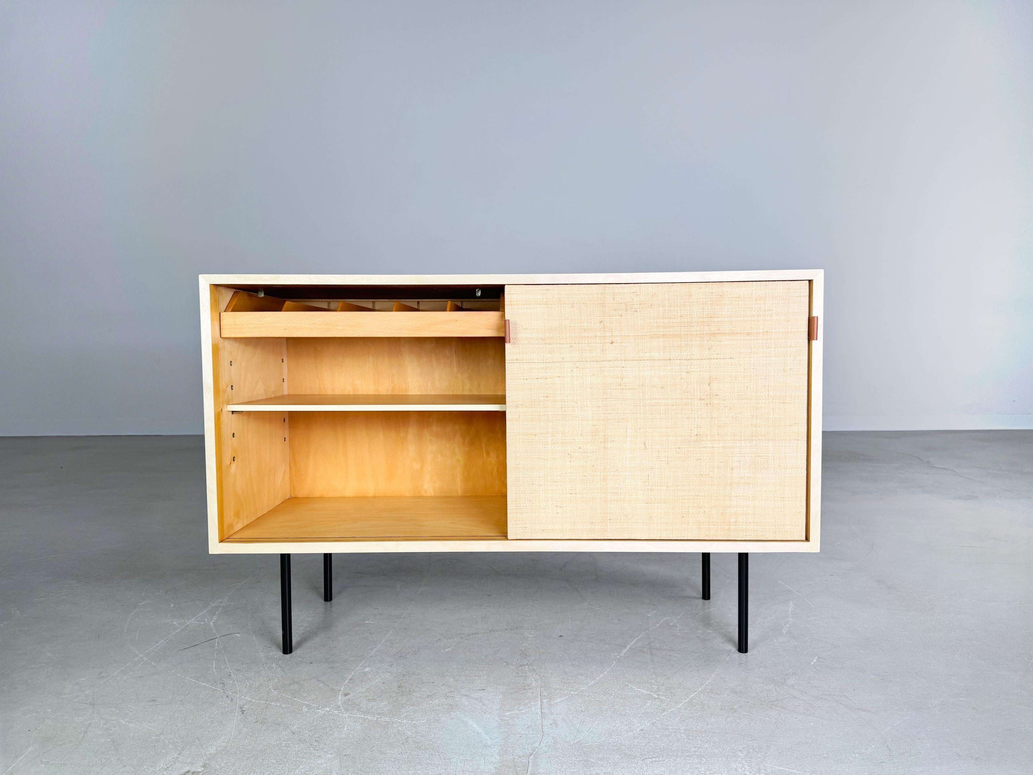Original Midcentury Florence Knoll Sideboard 1950 Ahorn Knoll Intenational In Good Condition For Sale In Berlin, DE