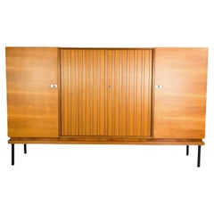 Credenza originale del Medioevo Famöla Möbel Fama Nussbaum