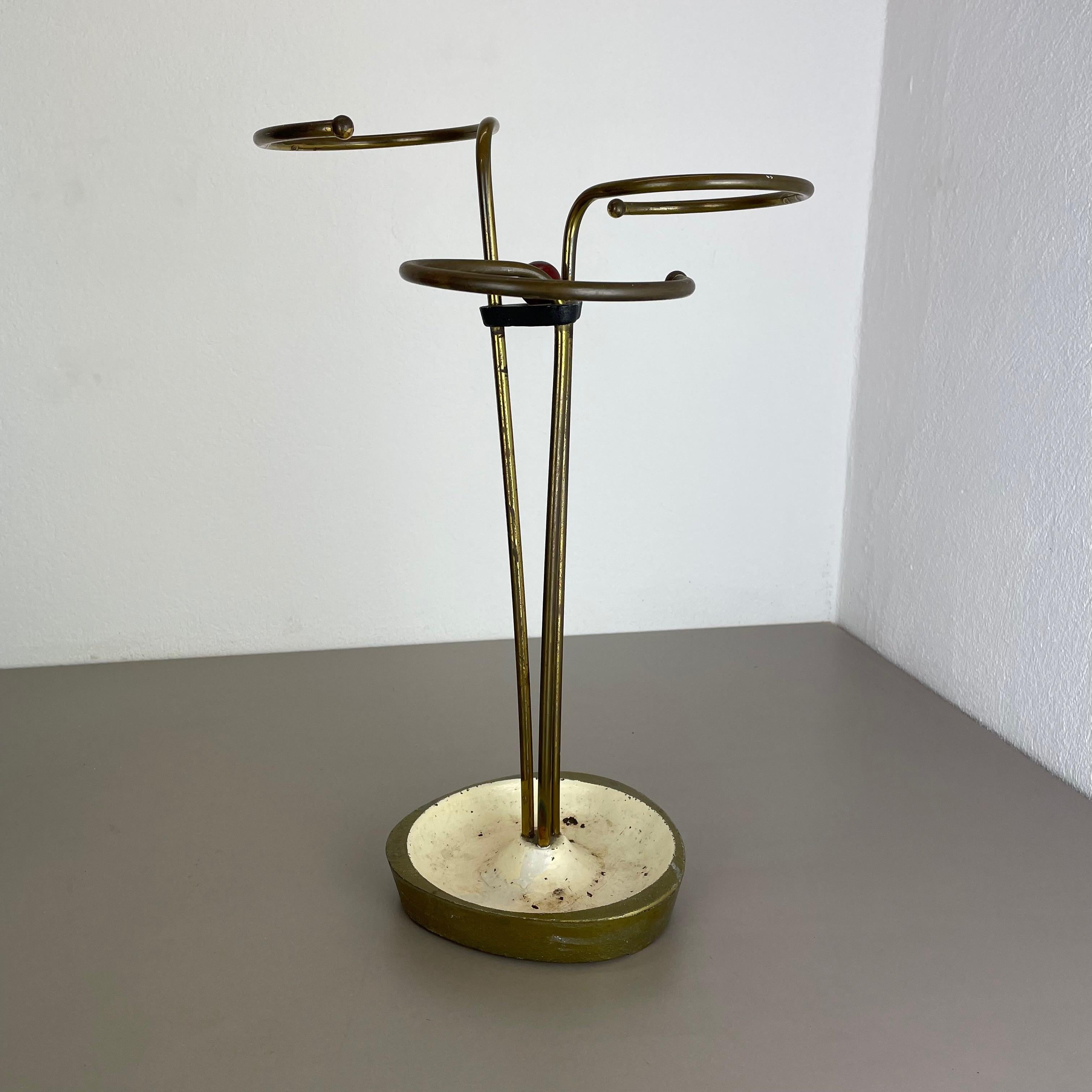 Original Mid-Century Metal Brass Modernist Bauhaus Umbrella Stand Germany, 1950s Bon état - En vente à Kirchlengern, DE