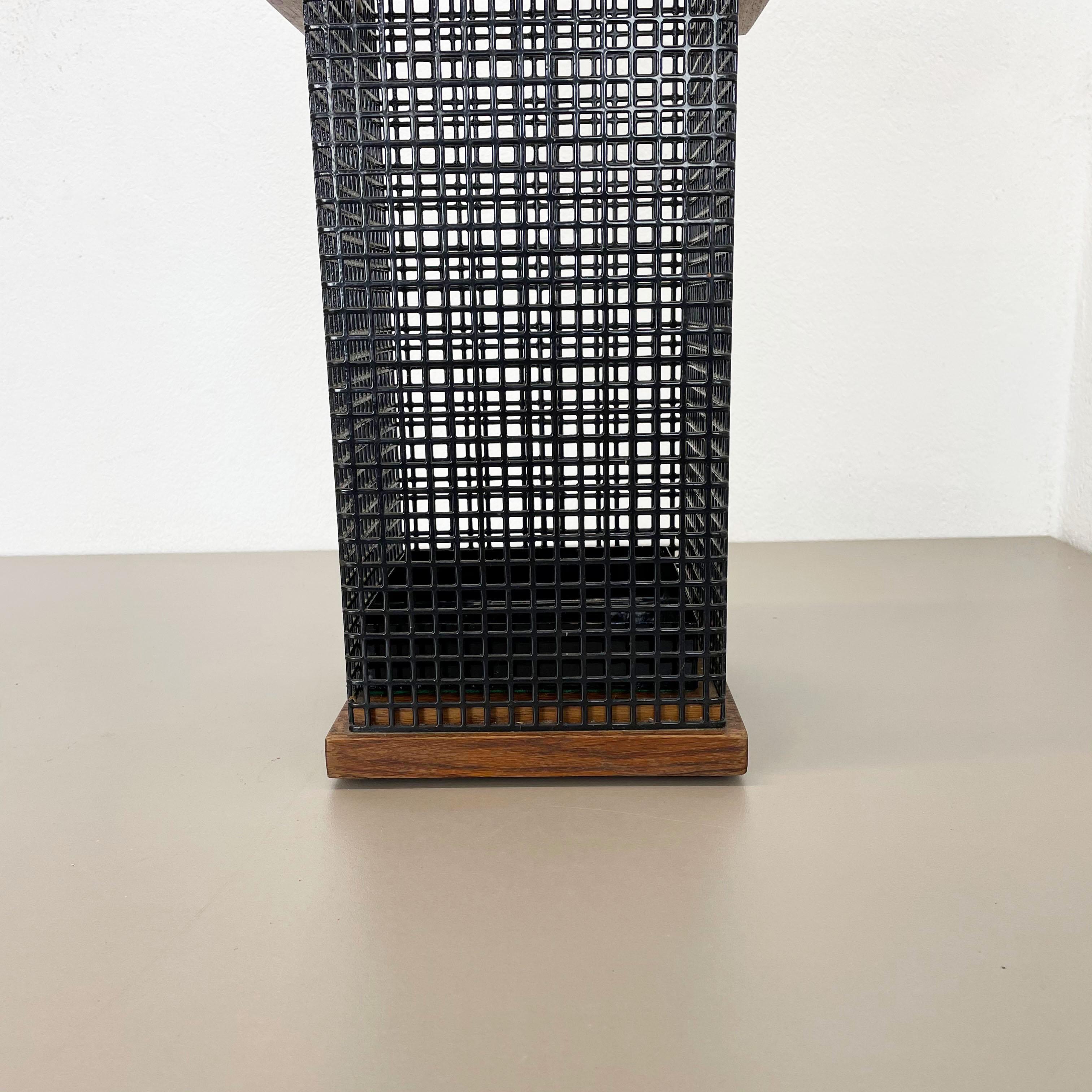 Original Schirmständer aus Metall im Josef Hoffmann-Stil aus der Mitte des Jahrhunderts, Österreich, 1960er Jahre im Zustand „Gut“ im Angebot in Kirchlengern, DE