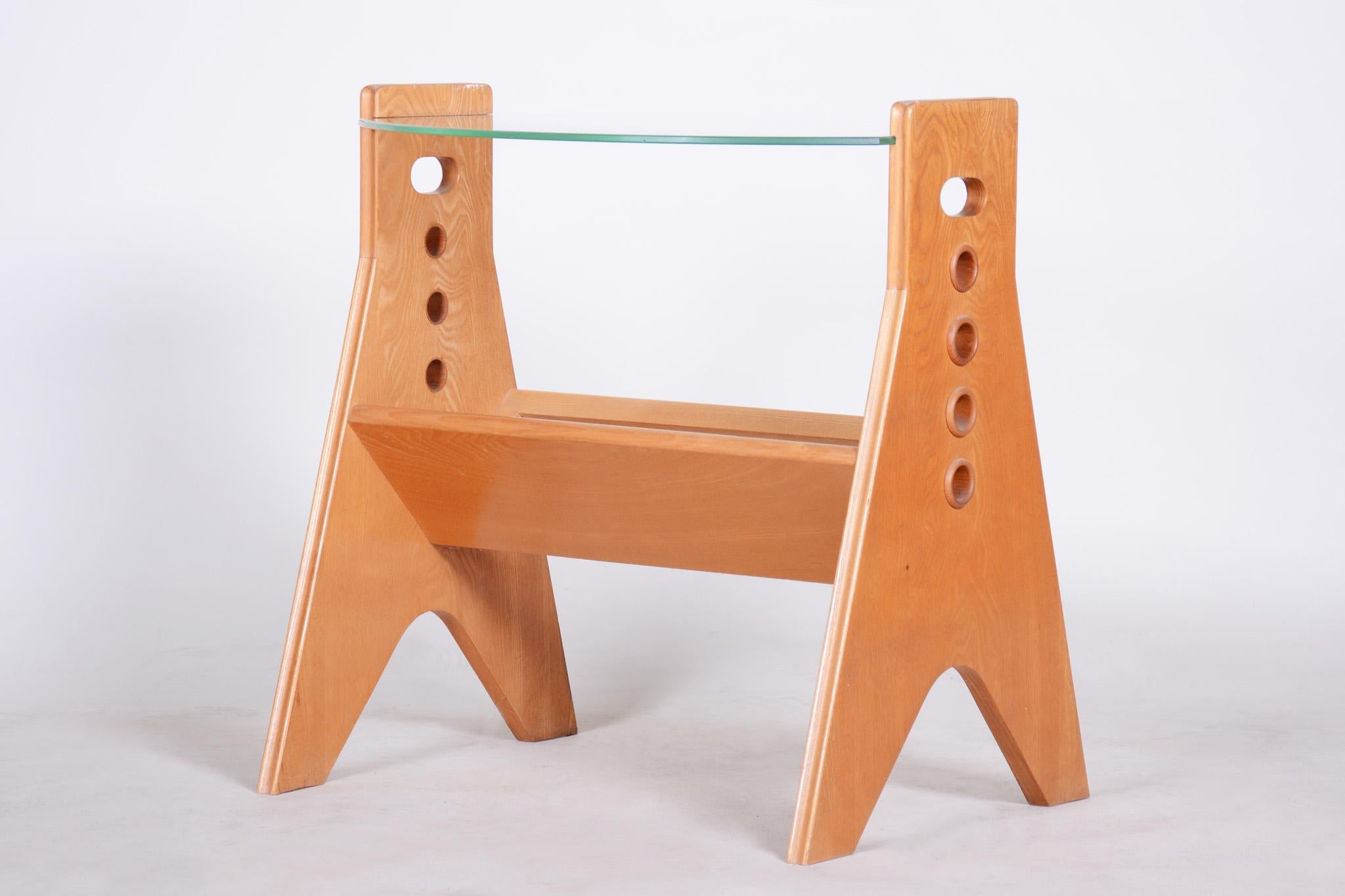 Tchèque Table basse en frêne d'origine, de style moderne du milieu du siècle dernier, fabriquée dans les années 1950 par LUV Workshop en vente
