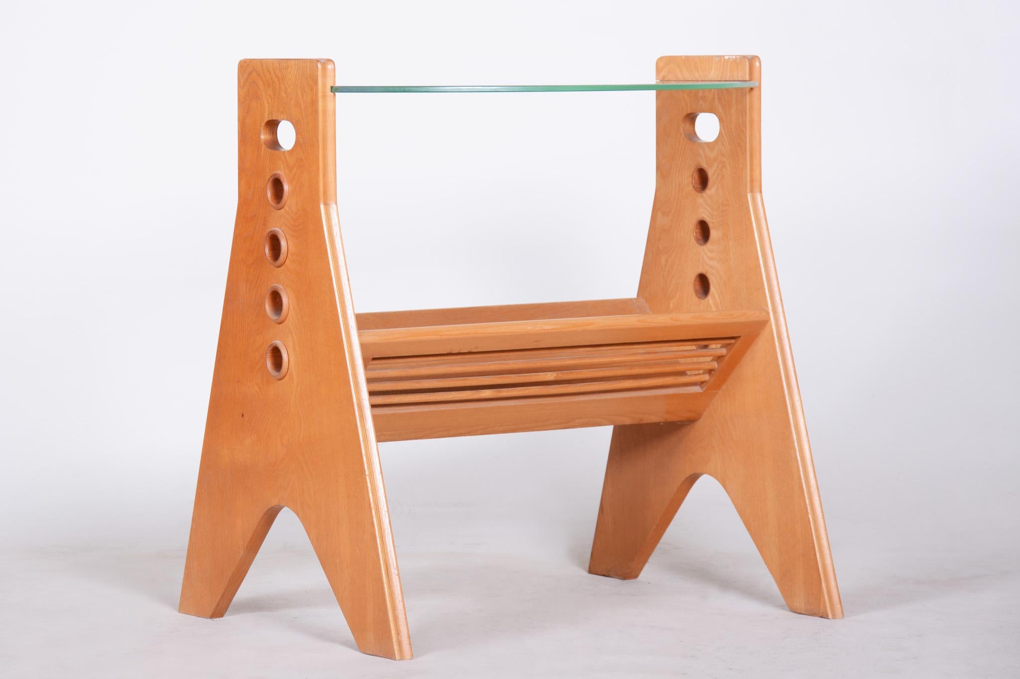 Table basse en frêne d'origine, de style moderne du milieu du siècle dernier, fabriquée dans les années 1950 par LUV Workshop Bon état - En vente à Horomerice, CZ