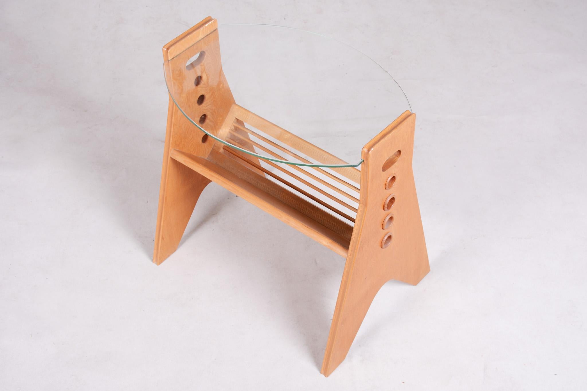 Original Mesa de centro de fresno moderna de mediados de siglo, fabricada en los años 50 por ÚLUV Workshop siglo XX en venta