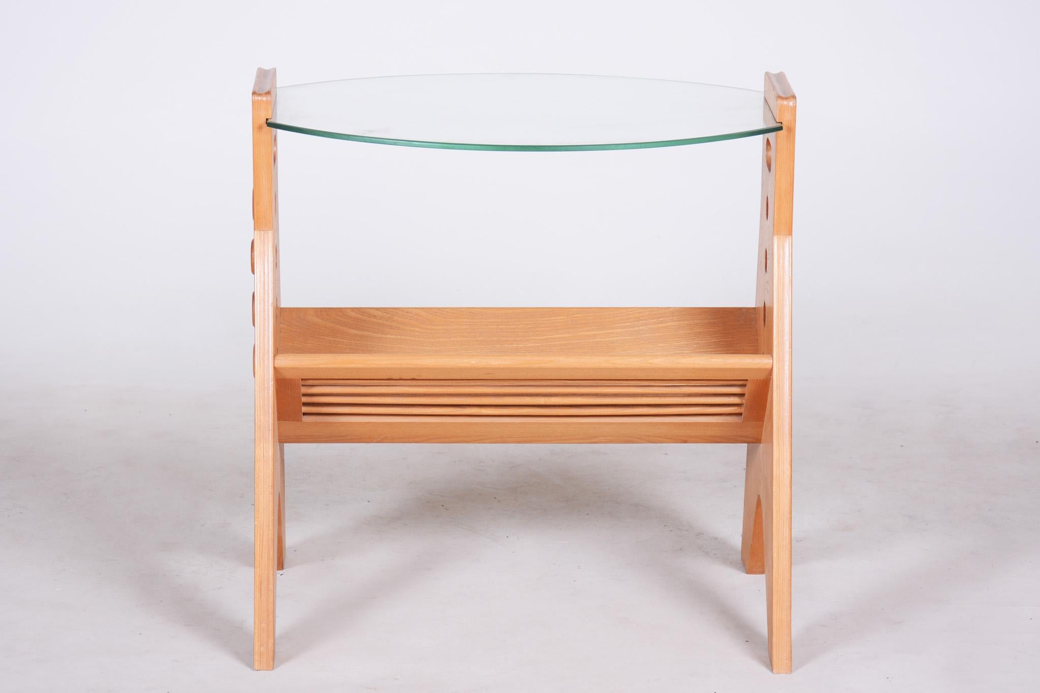 Original Mesa de centro de fresno moderna de mediados de siglo, fabricada en los años 50 por ÚLUV Workshop Madera en venta