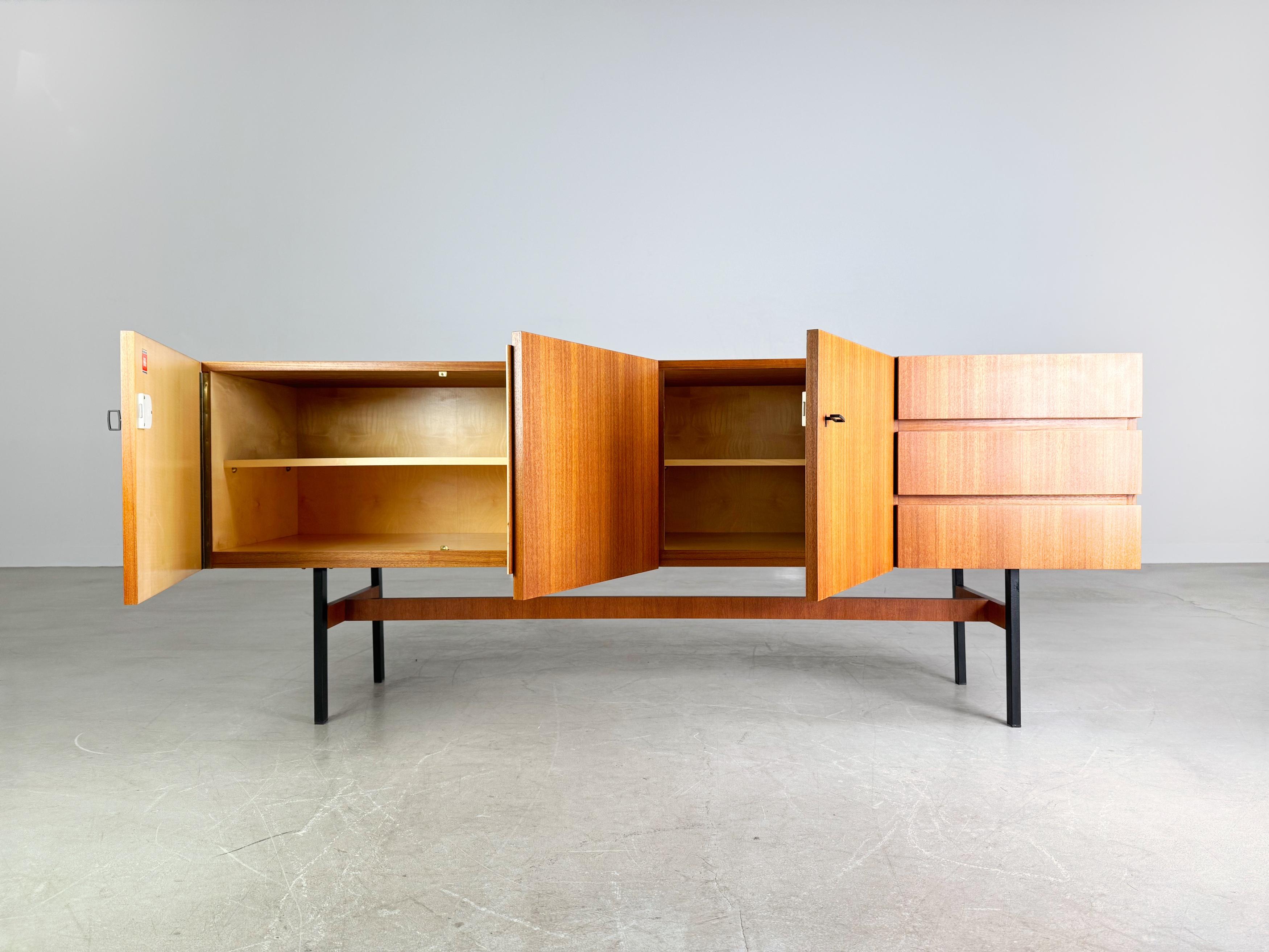 Allemand Original Midcentury Musterring Sideboard Nussbaum 1960 en vente