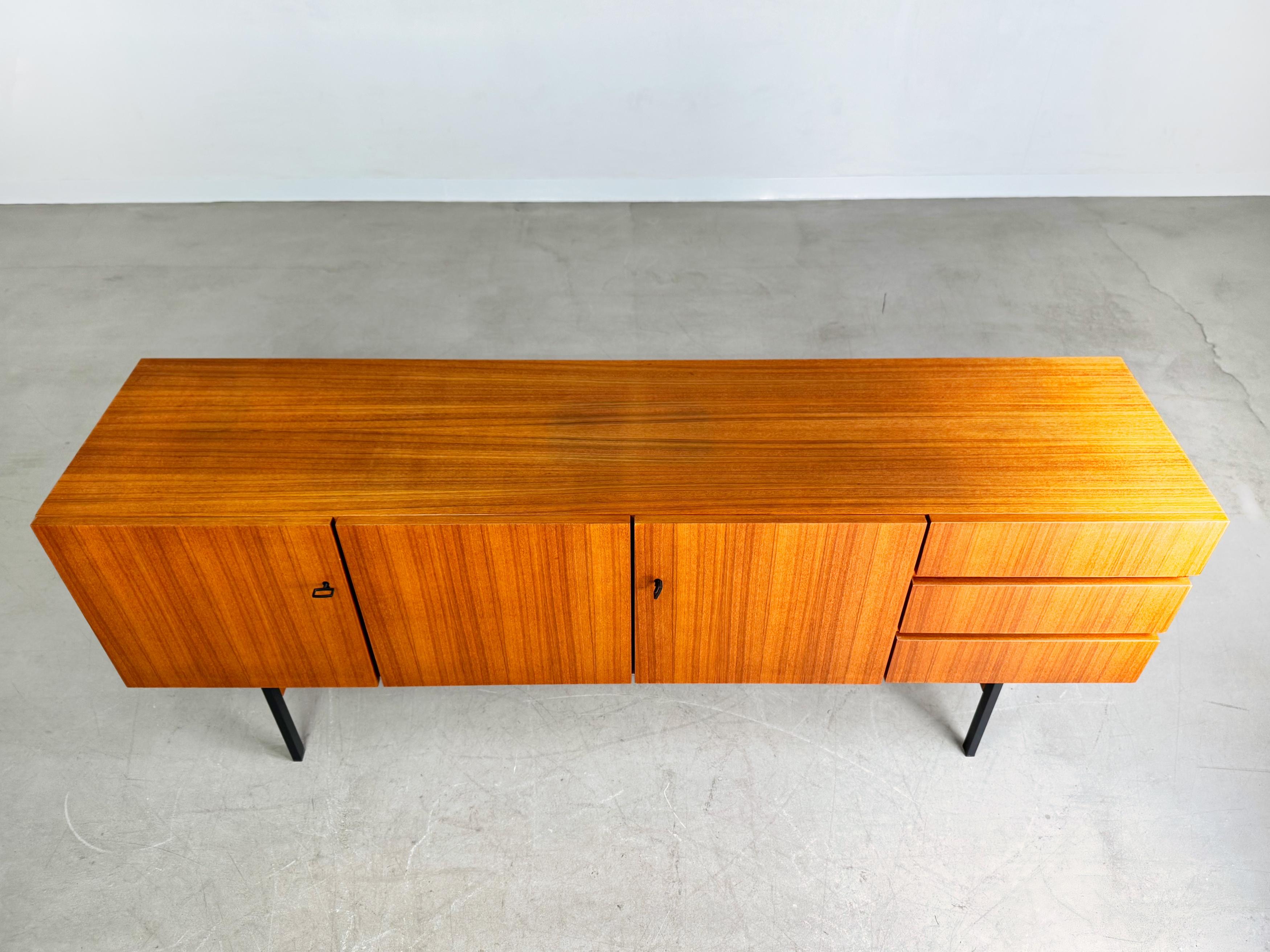 Noyer Original Midcentury Musterring Sideboard Nussbaum 1960 en vente
