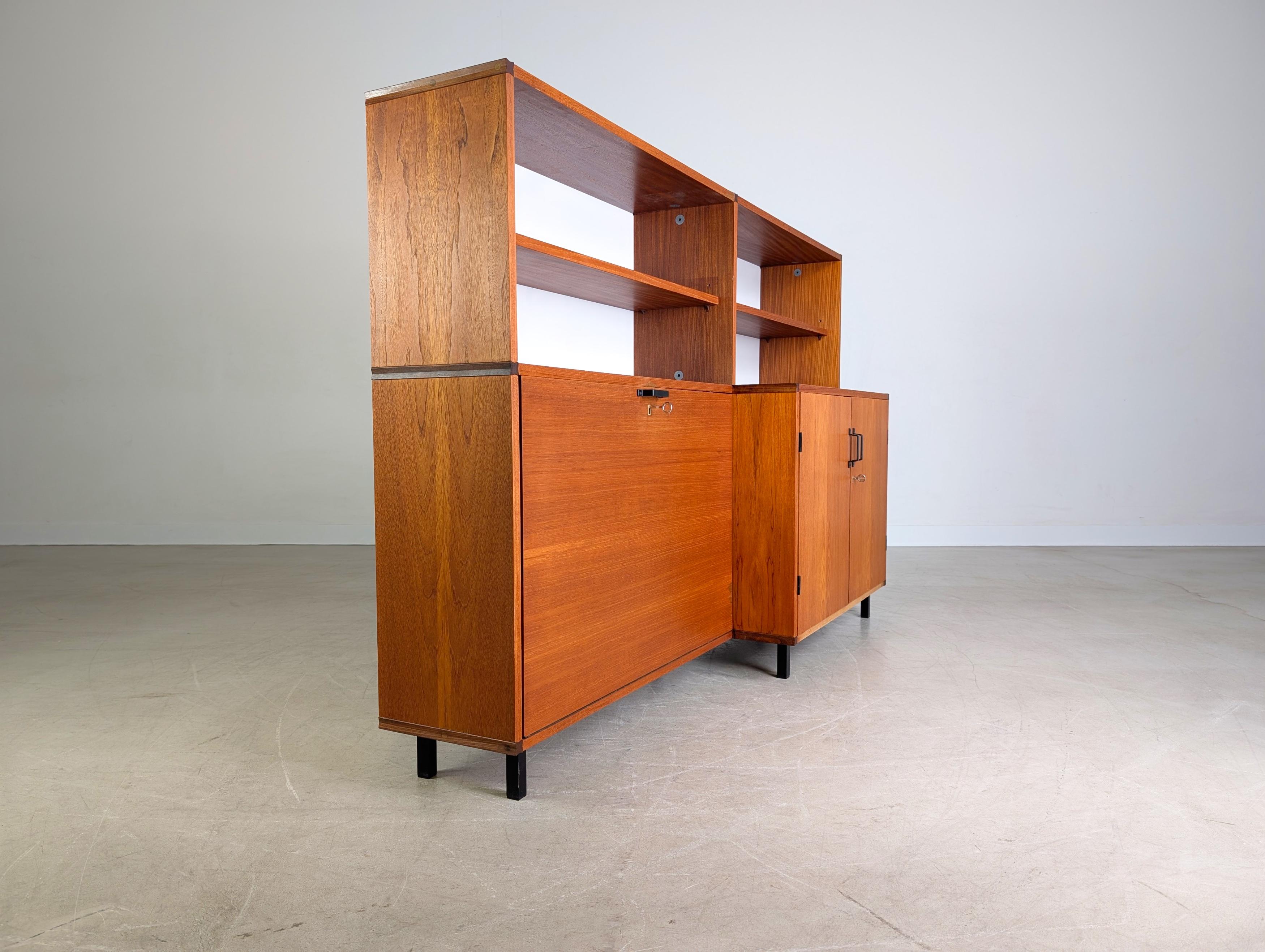 Original Midcentury Regal Pastoe Cees Braakman made to measure In Good Condition For Sale In Berlin, DE