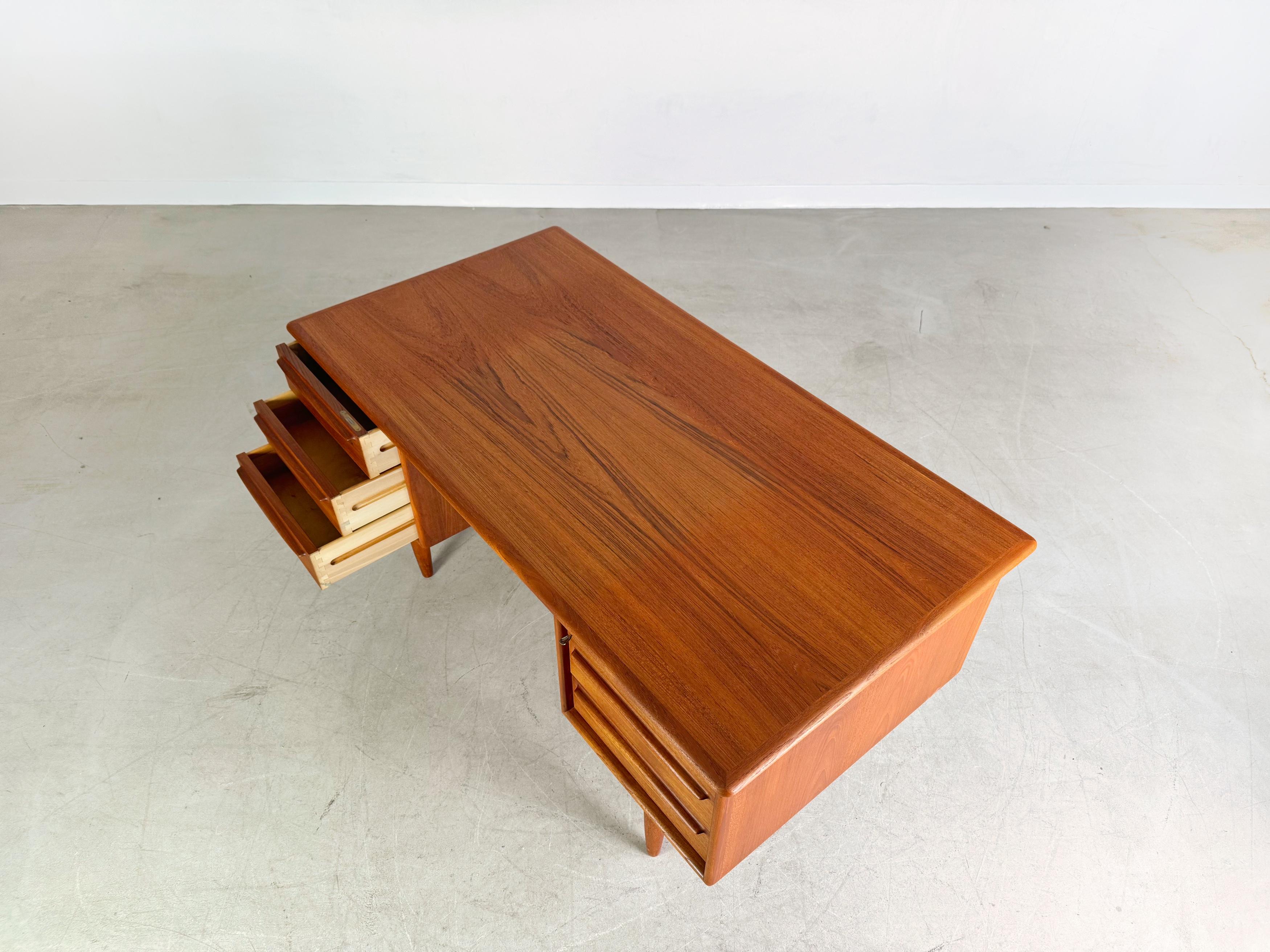 Schreibtisch originale di metà secolo Falster Svend Å. Madsen in teak In condizioni buone in vendita a Berlin, DE