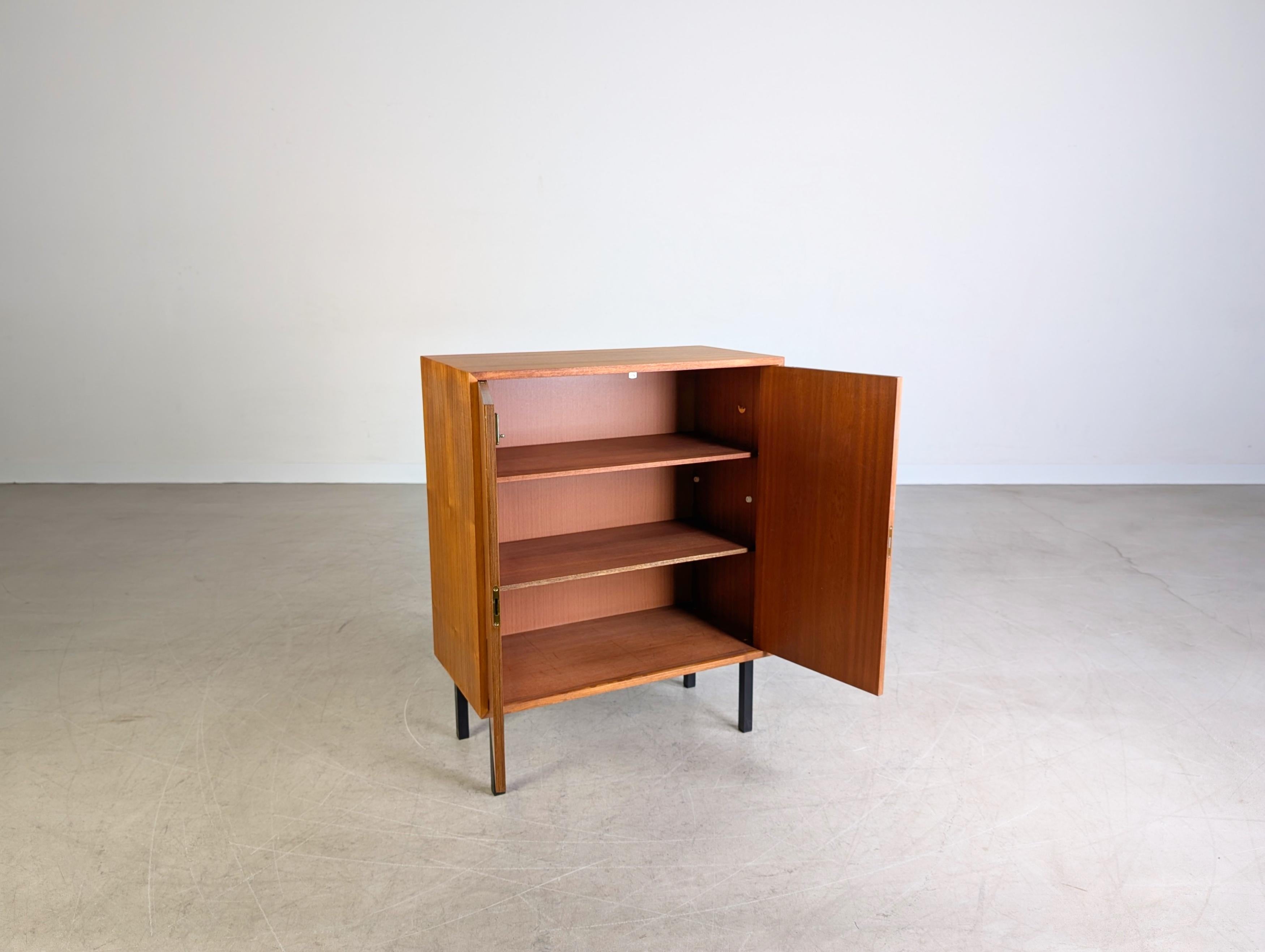 Original Midcentury Sideboard Anrichte Kommode Nussbaum Vintage By (Walnuss) im Angebot