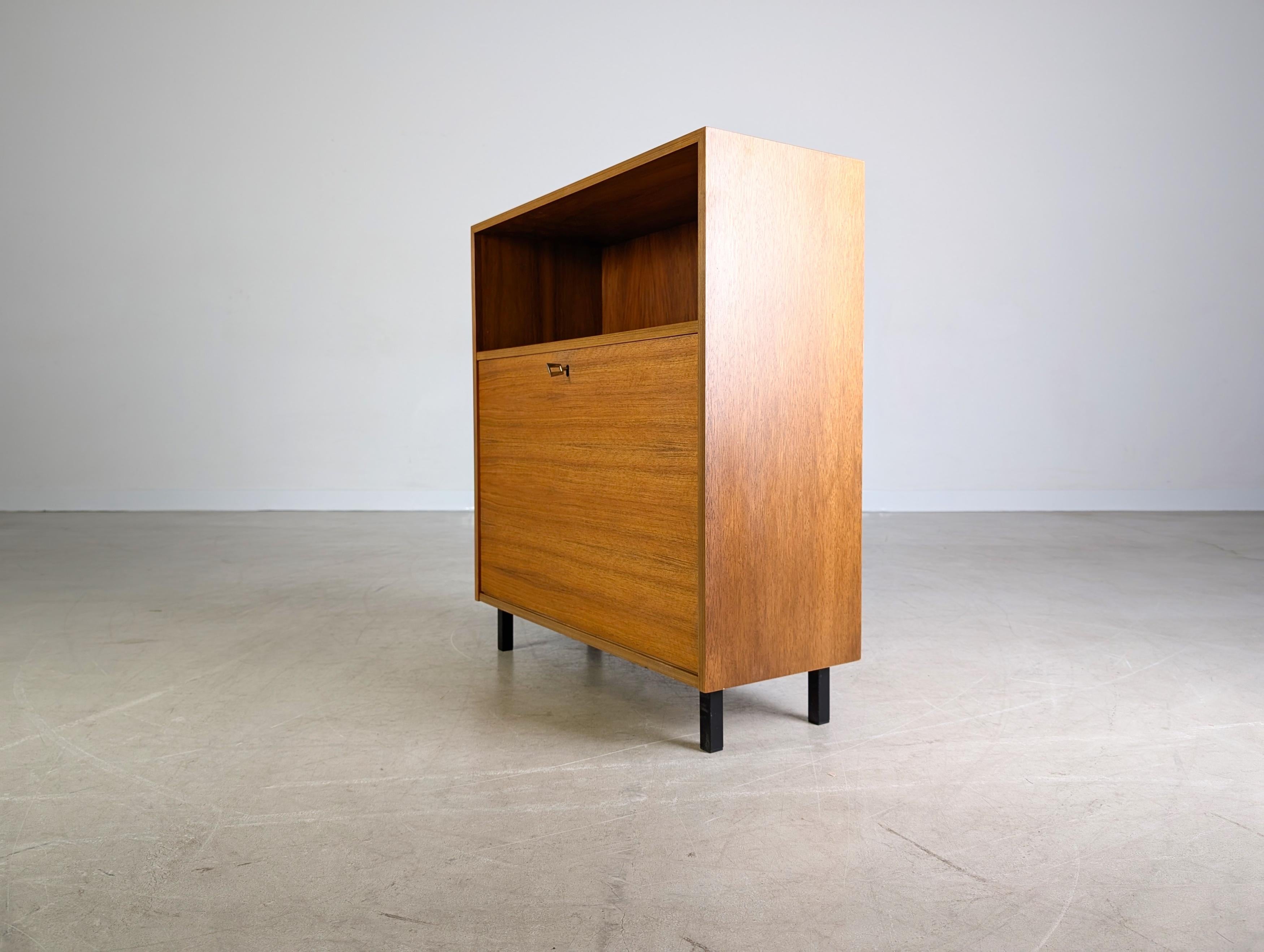 Original Midcentury Sideboard Barfach Nussbaum Kommode Vintage (Unbekannt) im Angebot