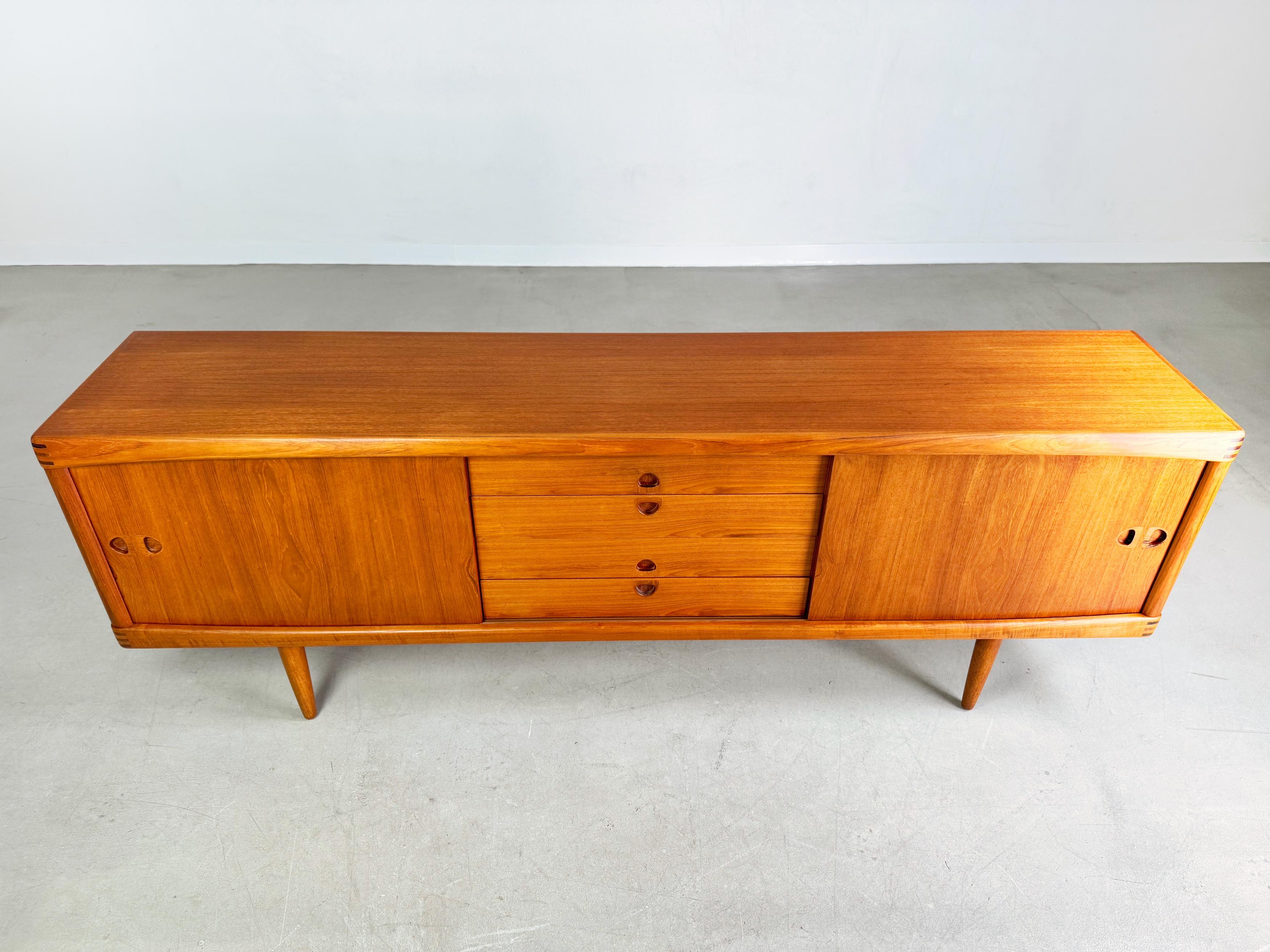 Danois Enfilade Bramin HW Klein Teck danois Vintage d'origine du milieu du siècle dernier en vente