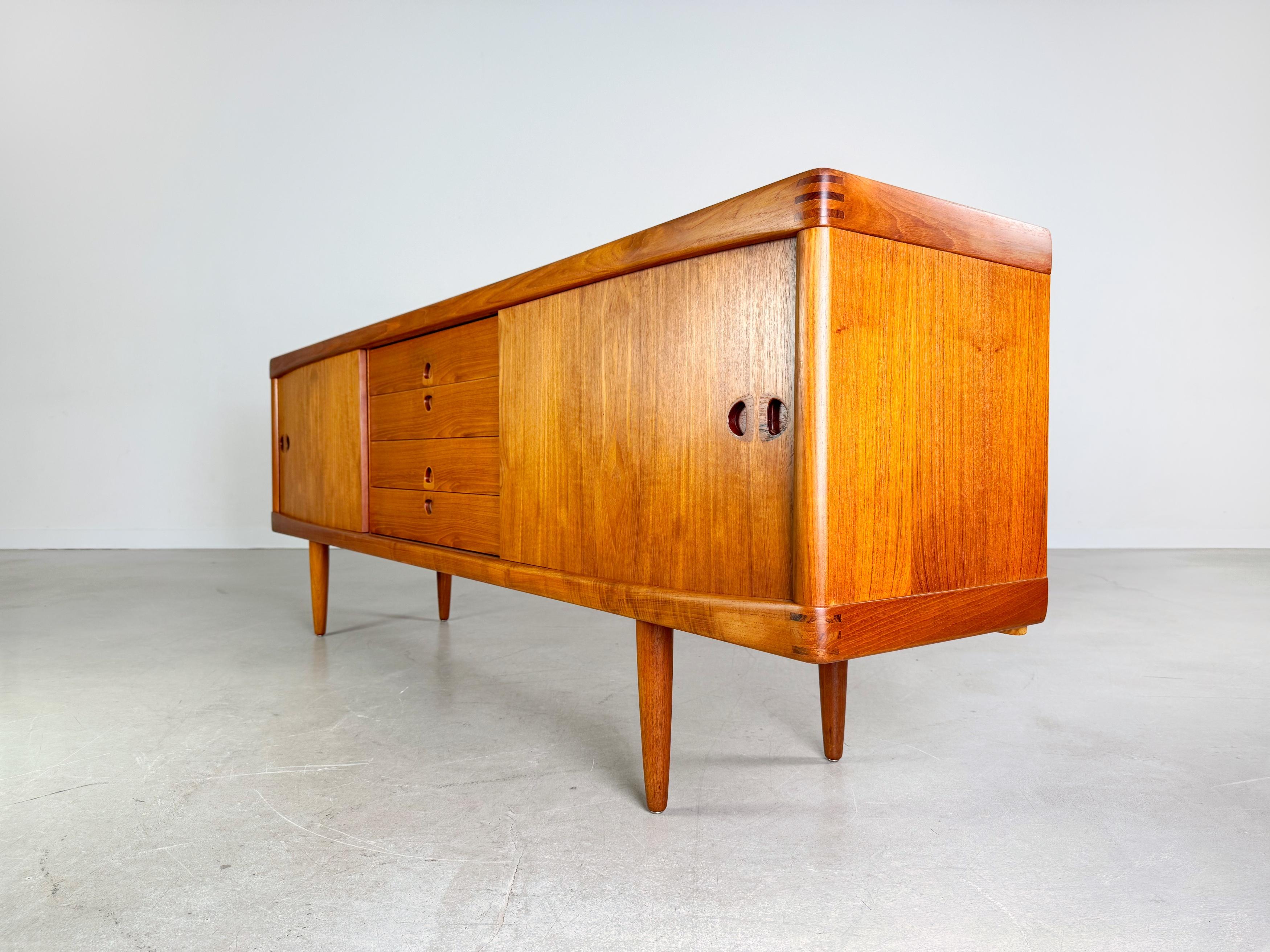 Enfilade Bramin HW Klein Teck danois Vintage d'origine du milieu du siècle dernier en vente 2